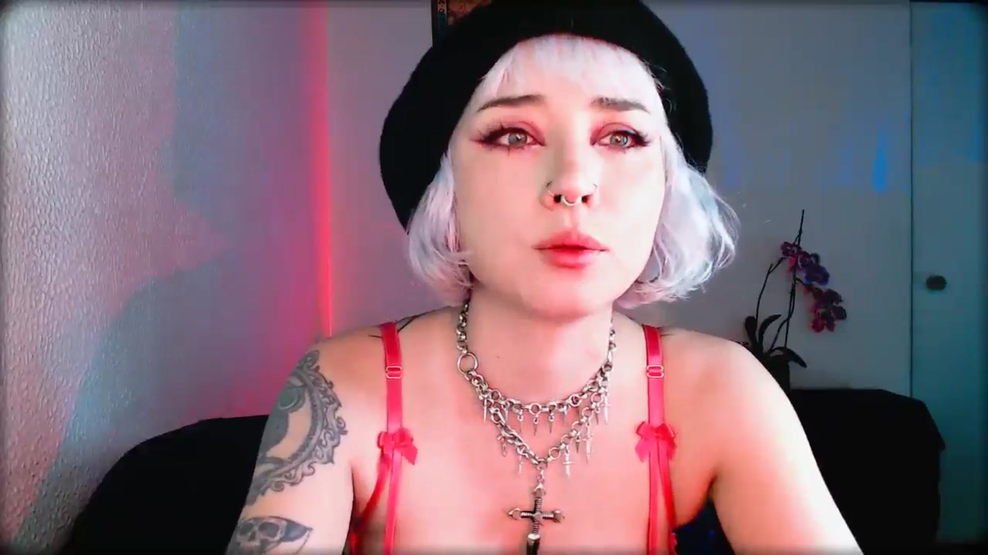 Gallery image thumbnail from Petit_Haze's myfreecams stream on, 02/14/2026, 03:15 image 6 of 20