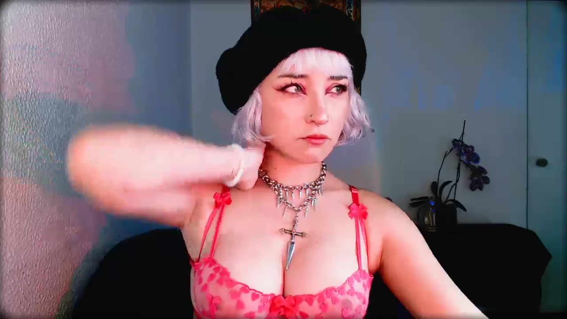 Gallery image thumbnail from Petit_Haze's myfreecams stream on, 02/14/2026, 03:15 image 2 of 20