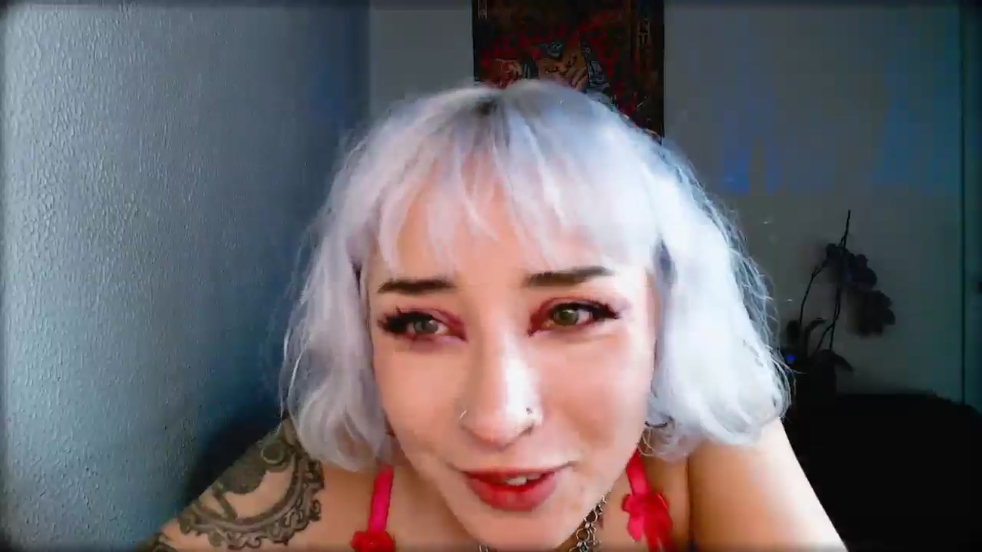 Gallery image thumbnail from Petit_Haze's myfreecams stream on, 02/14/2026, 04:39 image 14 of 20