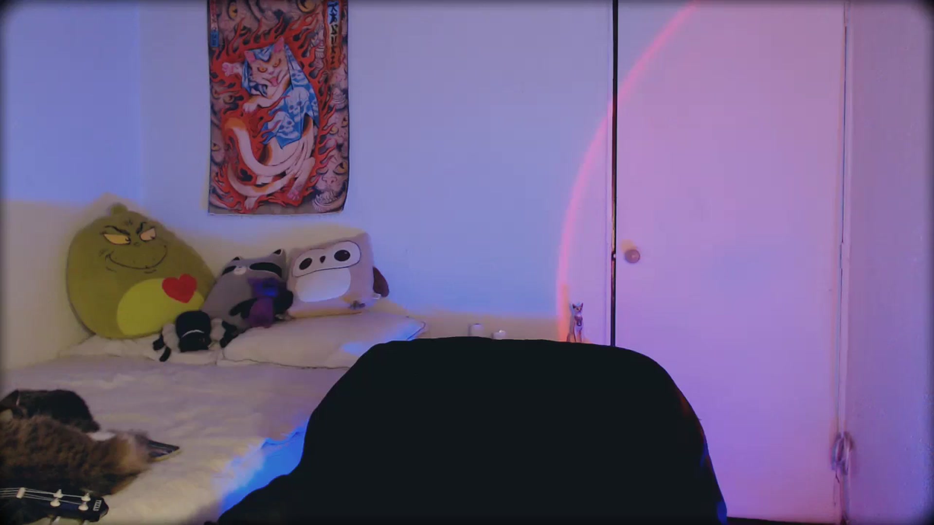 Gallery image thumbnail from Petit_Haze's myfreecams stream on, 05/09/2026, 07:46 image 17 of 20