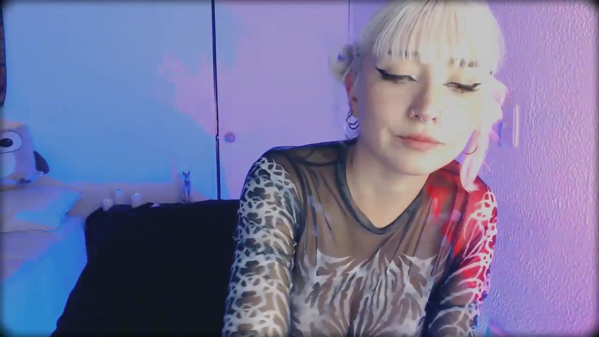Gallery image thumbnail from Petit_Haze's myfreecams stream on, 05/09/2026, 09:33 image 18 of 20