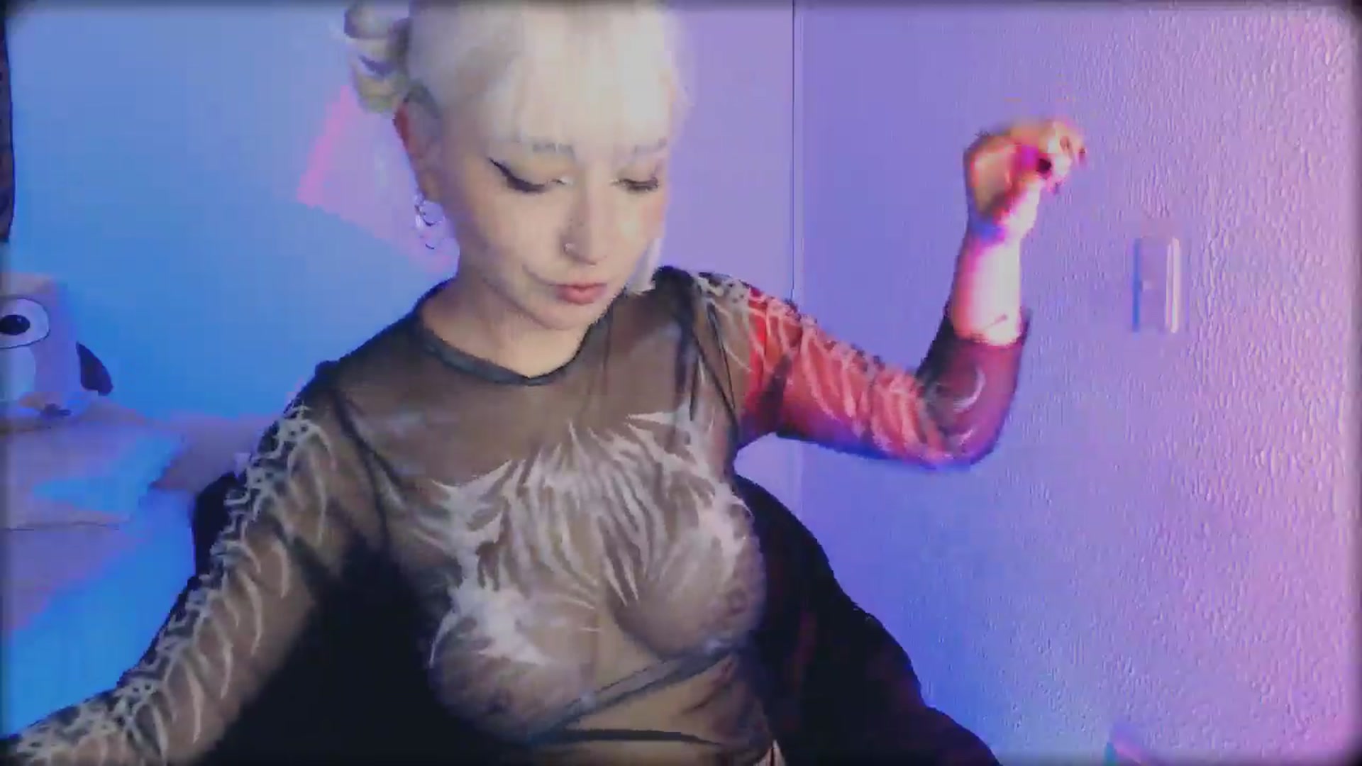 Gallery image thumbnail from Petit_Haze's myfreecams stream on, 05/09/2026, 09:33 image 17 of 20