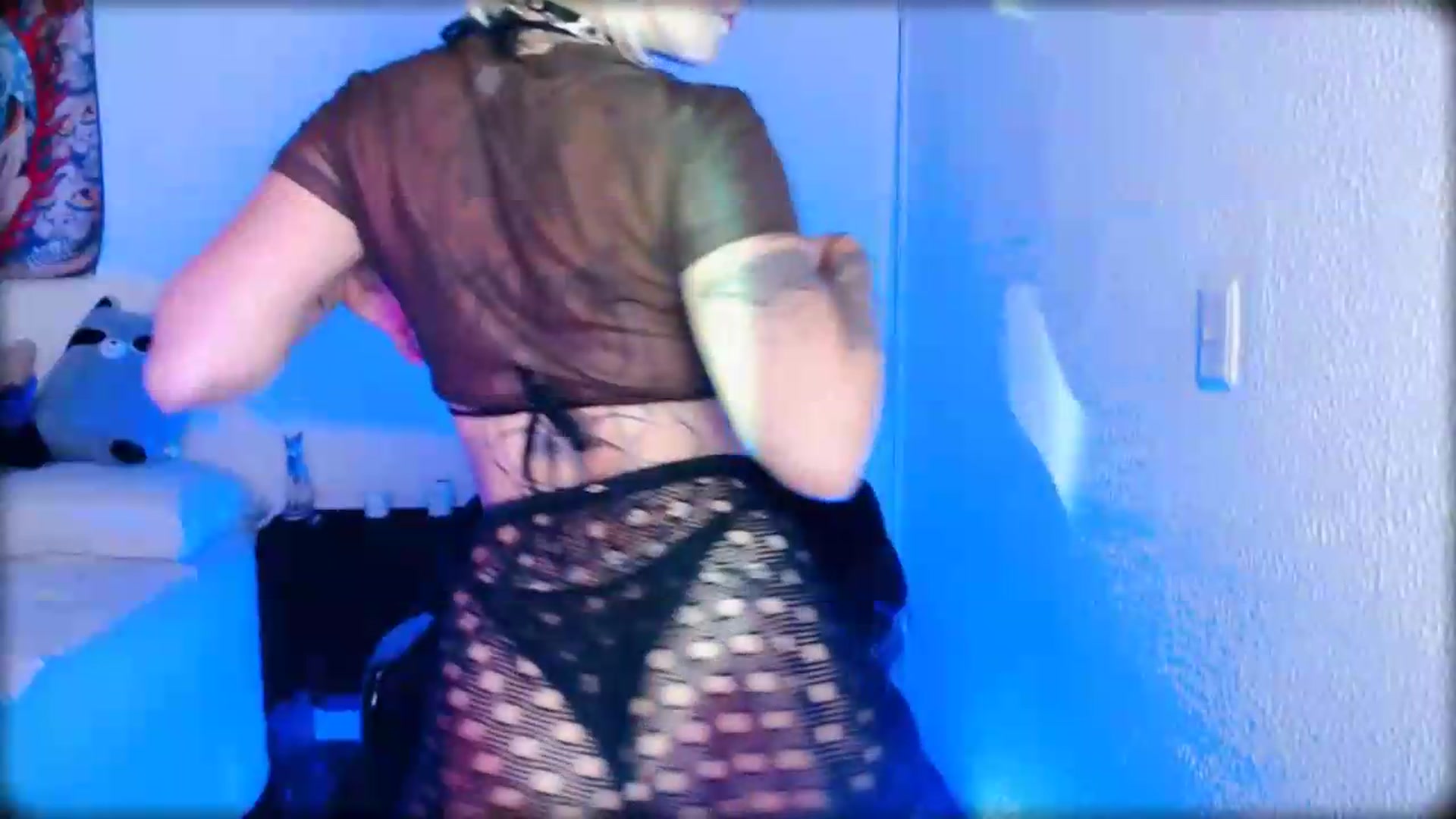 Gallery image thumbnail from Petit_Haze's myfreecams stream on, 05/16/2026, 05:22 image 17 of 20