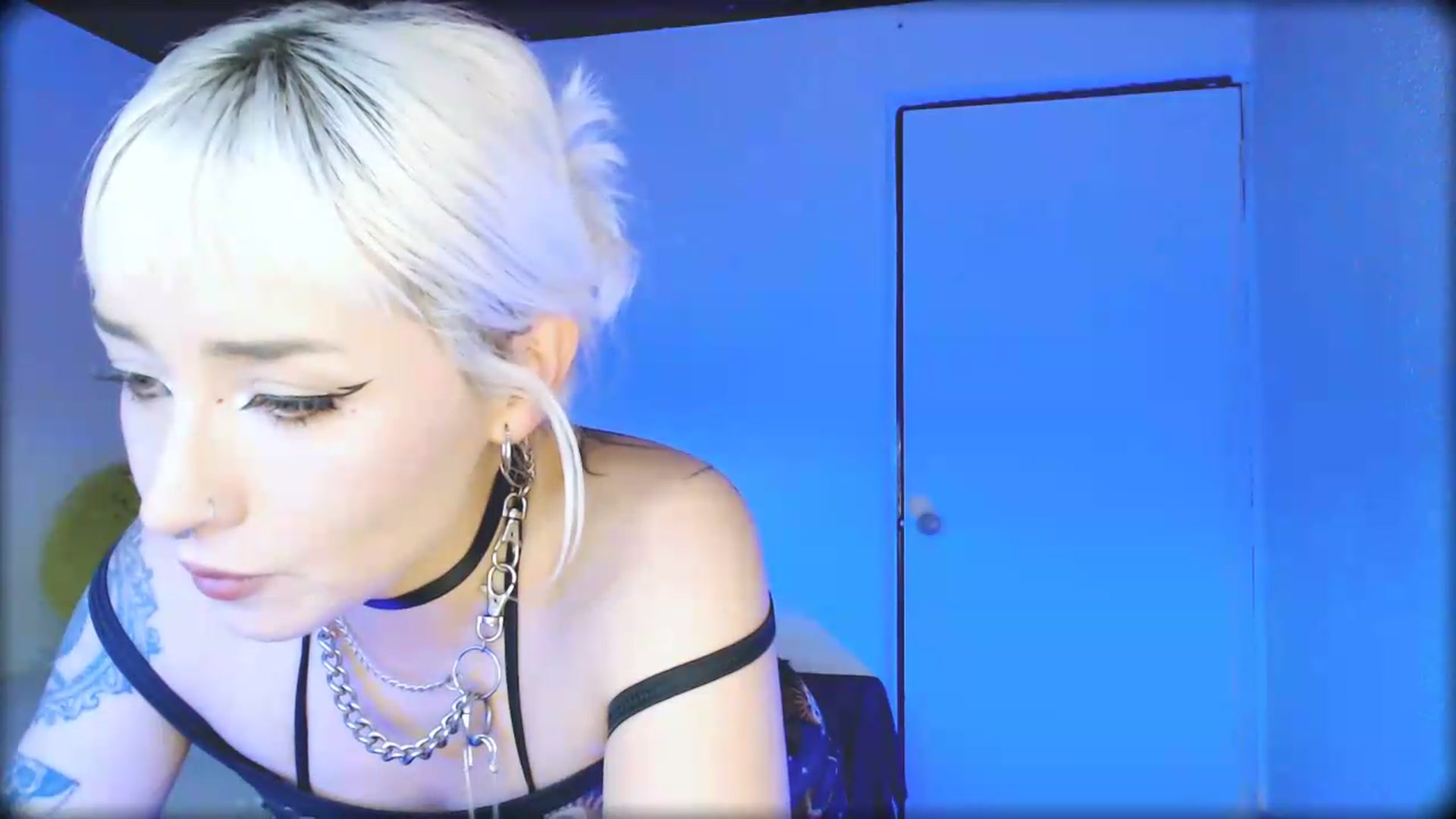 Gallery image thumbnail from Petit_Haze's myfreecams stream on, 06/30/2026, 23:01 image 16 of 20