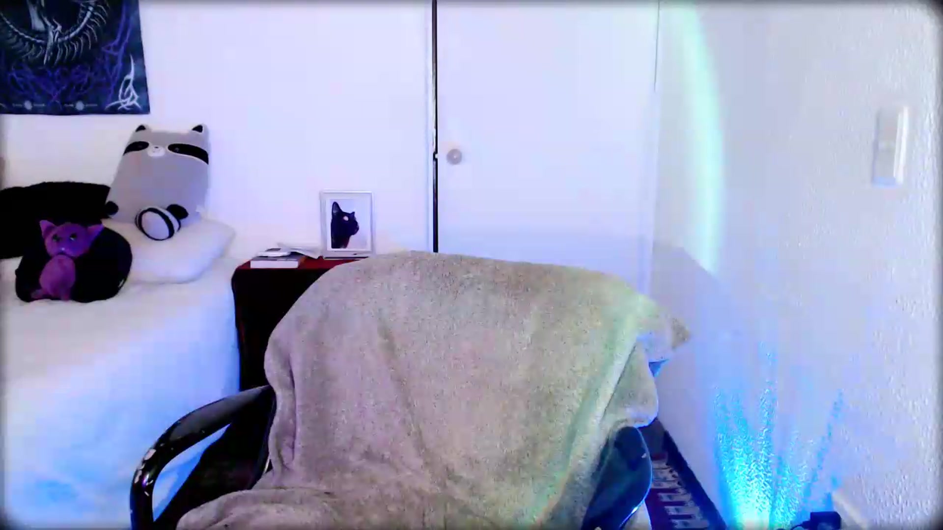 Gallery image thumbnail from Petit_Haze's myfreecams stream on, 08/15/2026, 07:19 image 18 of 20