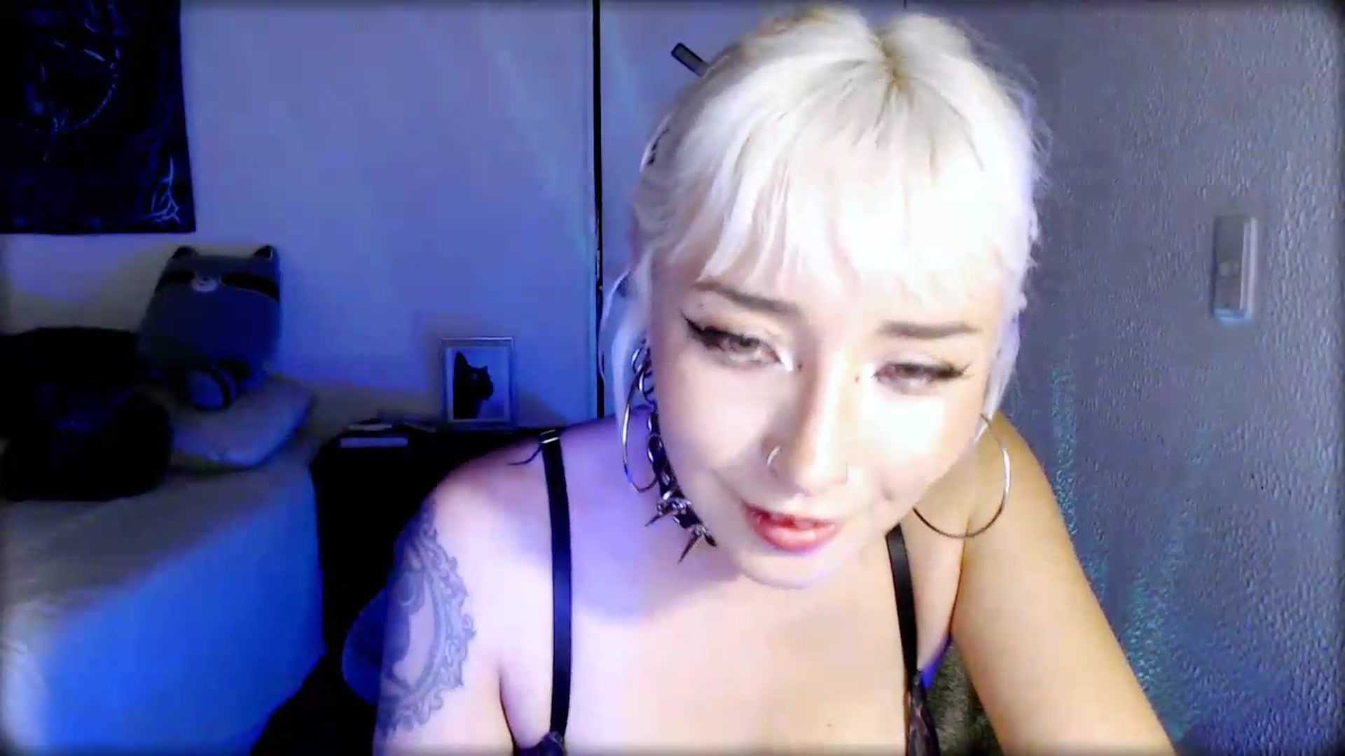 Gallery image thumbnail from Petit_Haze's myfreecams stream on, 08/15/2026, 09:37 image 8 of 20