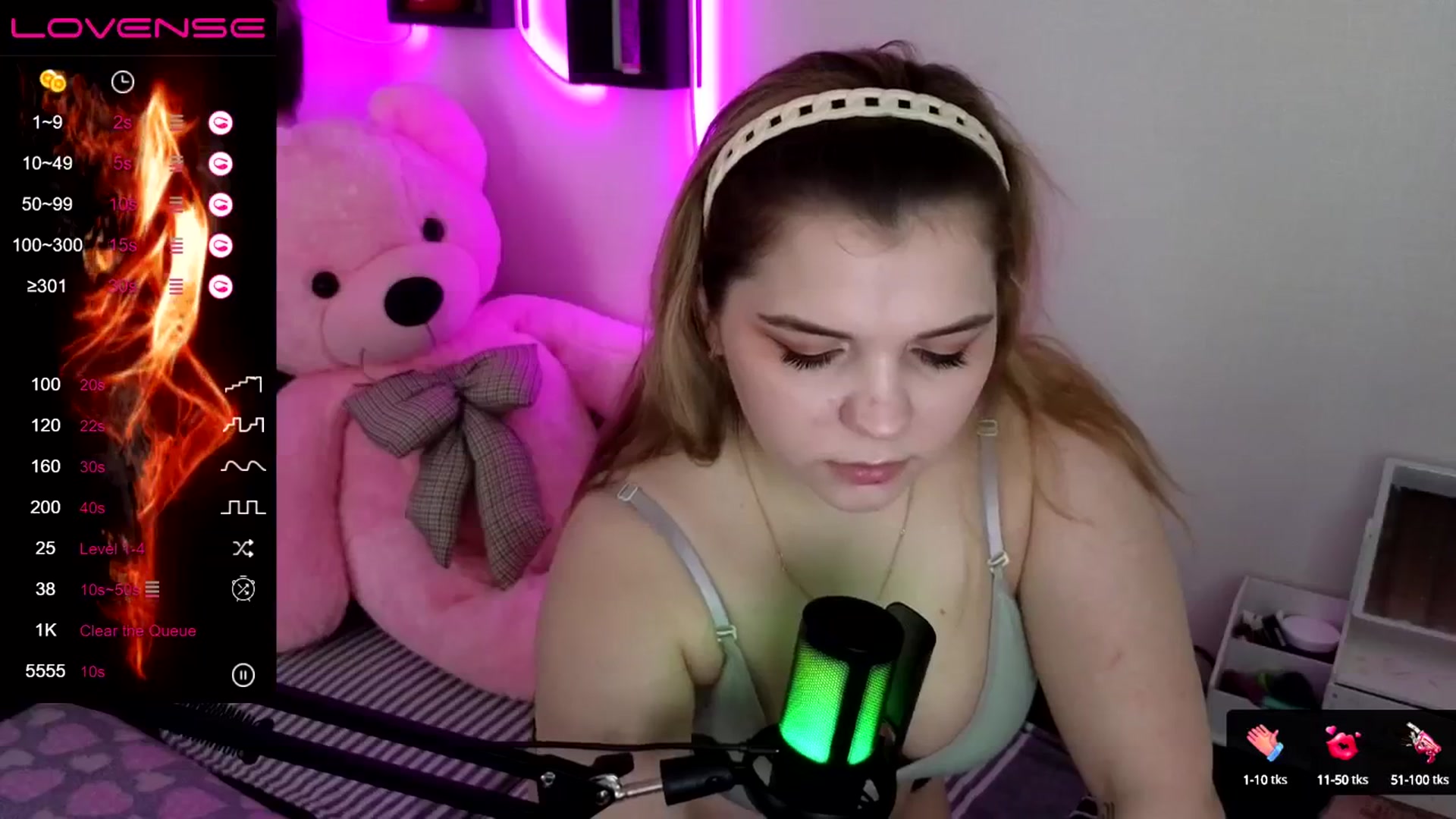 Gallery image thumbnail from PetiteAnny's myfreecams stream on, 05/08/2024, 03:58 image 6 of 20