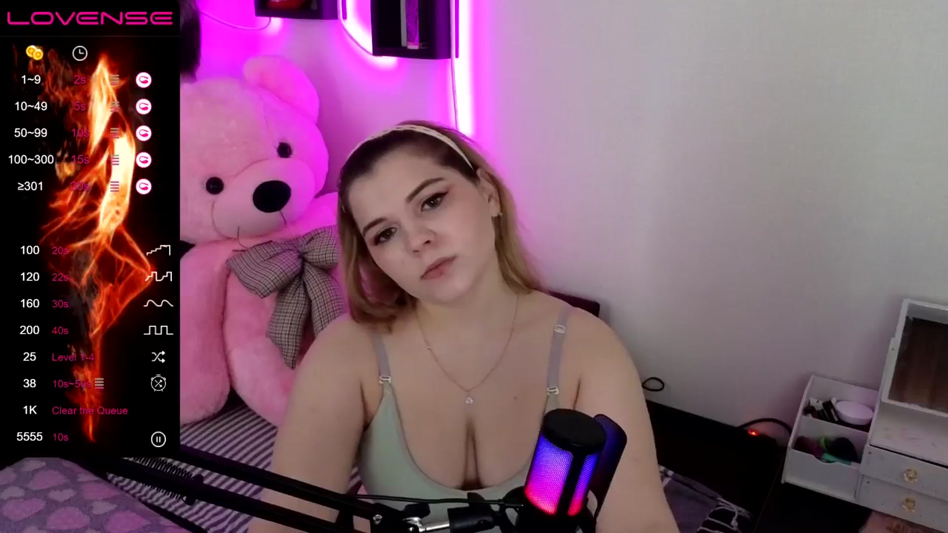 Gallery image thumbnail from PetiteAnny's myfreecams stream on, 05/08/2024, 03:58 image 8 of 20