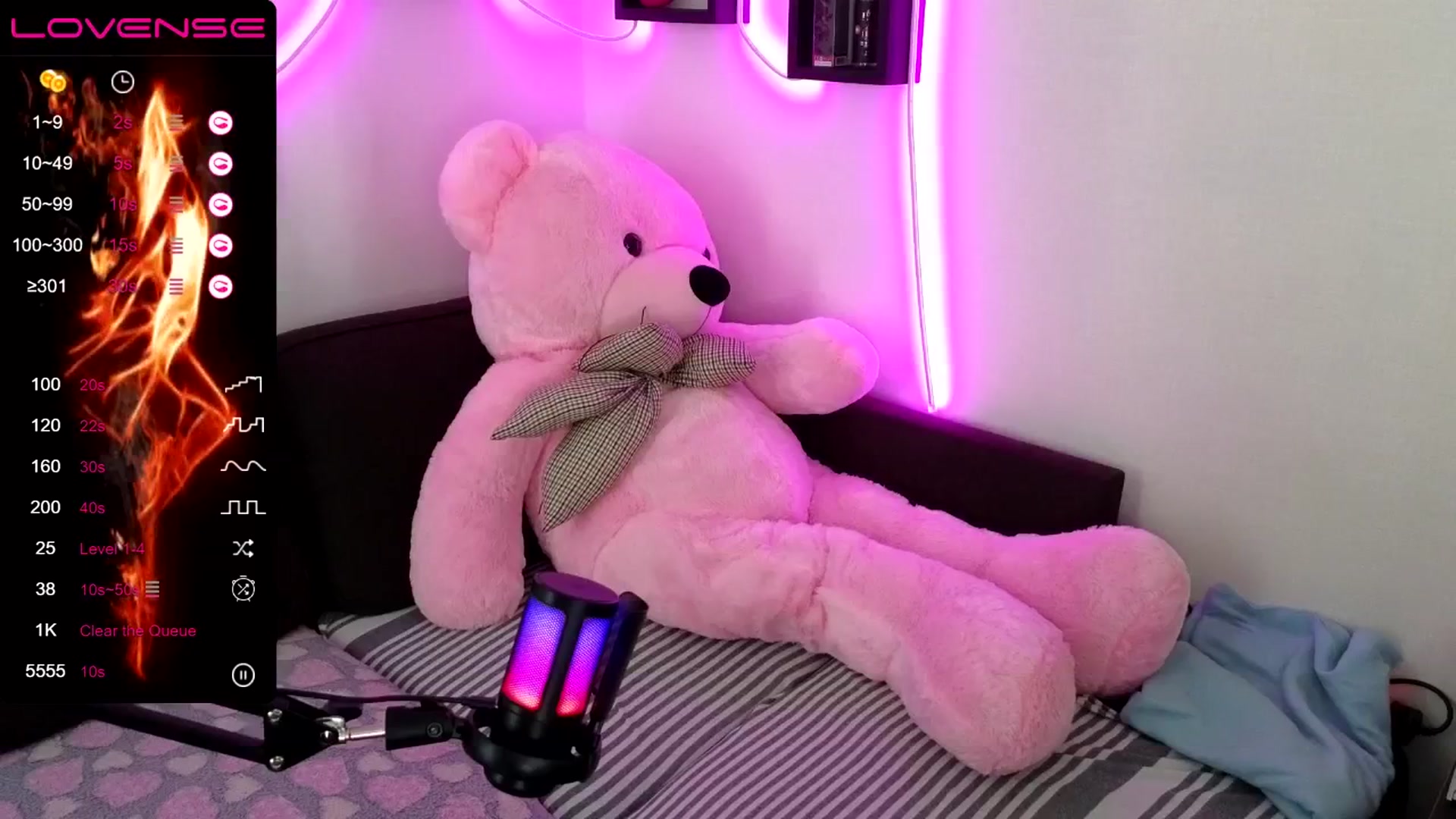 Gallery image thumbnail from PetiteAnny's myfreecams stream on, 05/13/2024, 04:52 image 11 of 20