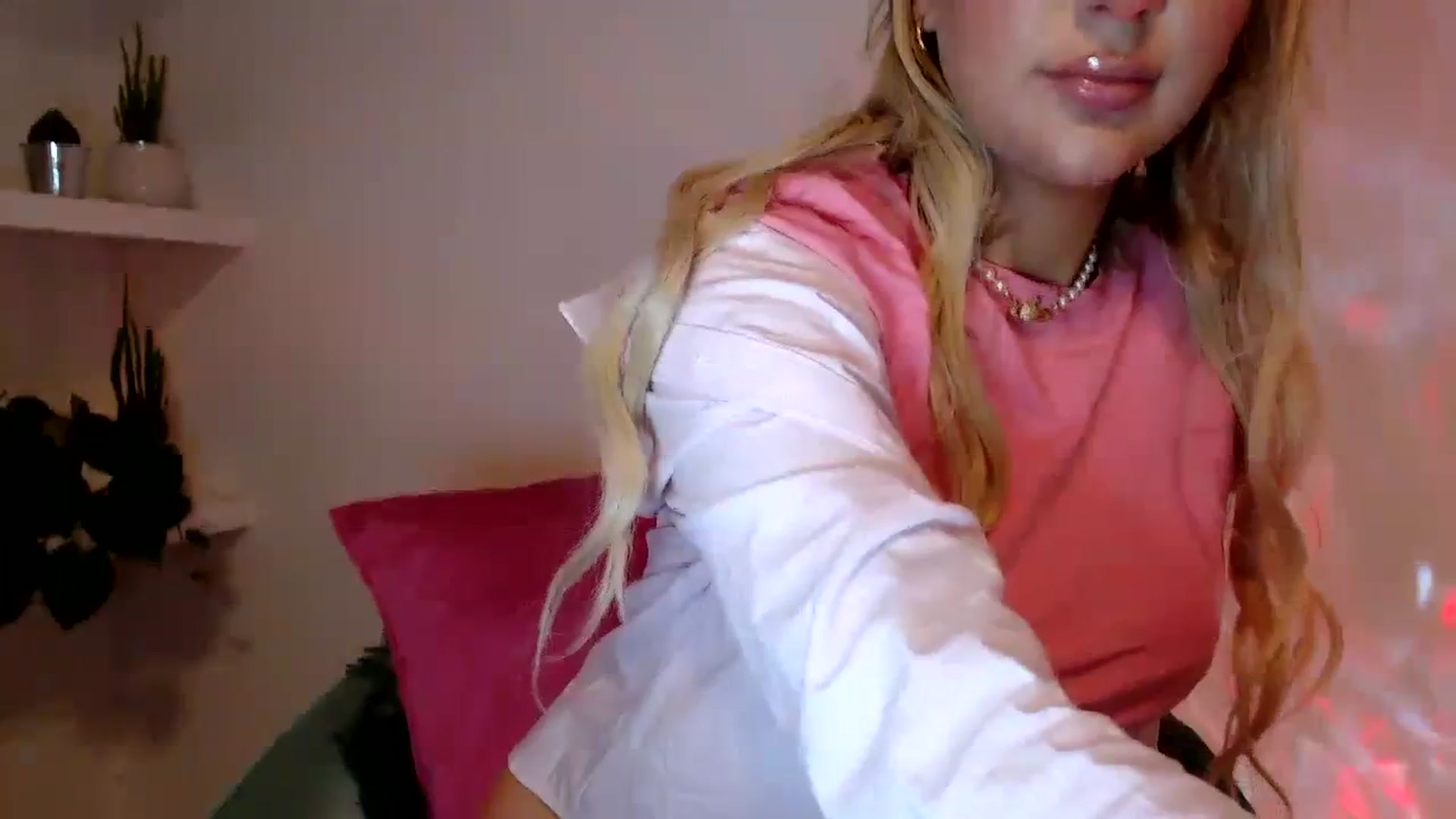 Gallery image thumbnail from PetiteAvax's myfreecams stream on, 12/02/2023, 17:04 image 13 of 20