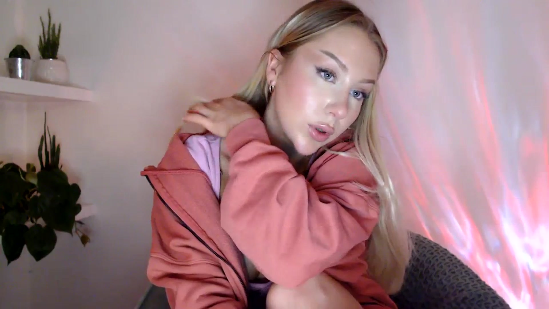 Gallery image thumbnail from PetiteAvax's myfreecams stream on, 12/04/2023, 16:28 image 4 of 20