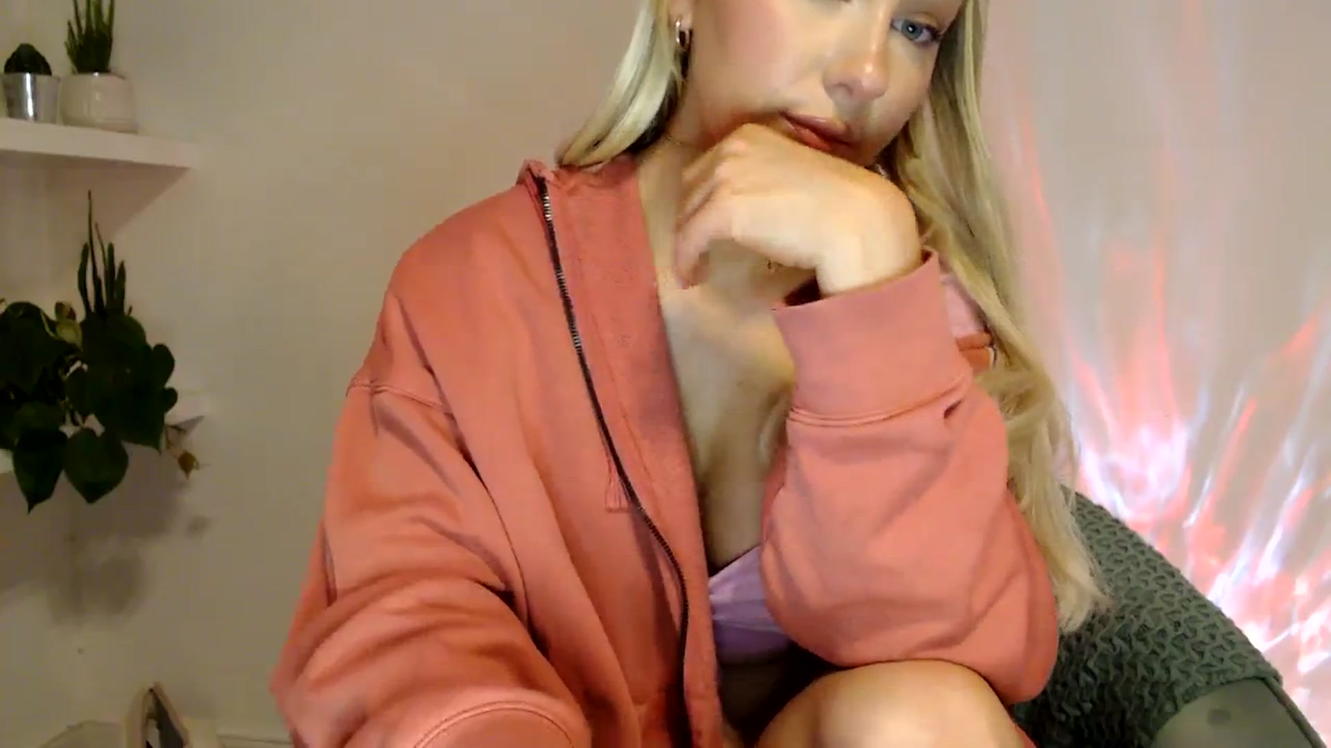 Gallery image thumbnail from PetiteAvax's myfreecams stream on, 12/04/2023, 16:28 image 13 of 20