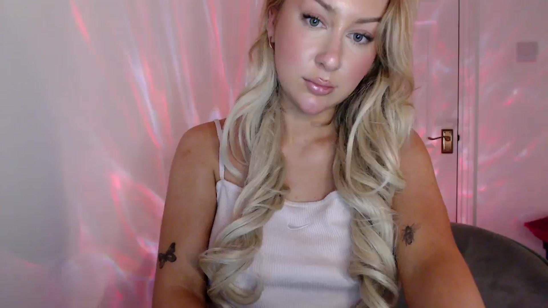 Gallery image thumbnail from PetiteAvax's myfreecams stream on, 12/11/2023, 18:42 image 17 of 20