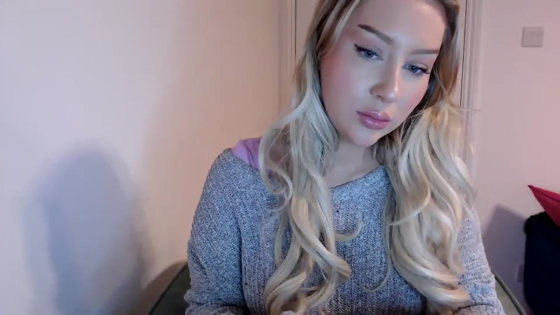 Gallery image thumbnail from PetiteAvax's myfreecams stream on, 12/18/2023, 17:17 image 18 of 20