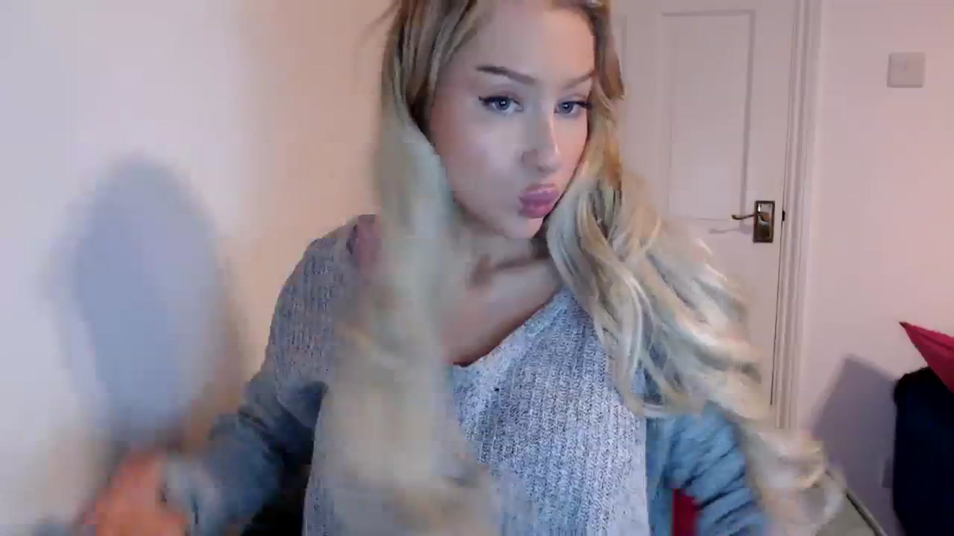Gallery image thumbnail from PetiteAvax's myfreecams stream on, 12/18/2023, 17:17 image 9 of 20