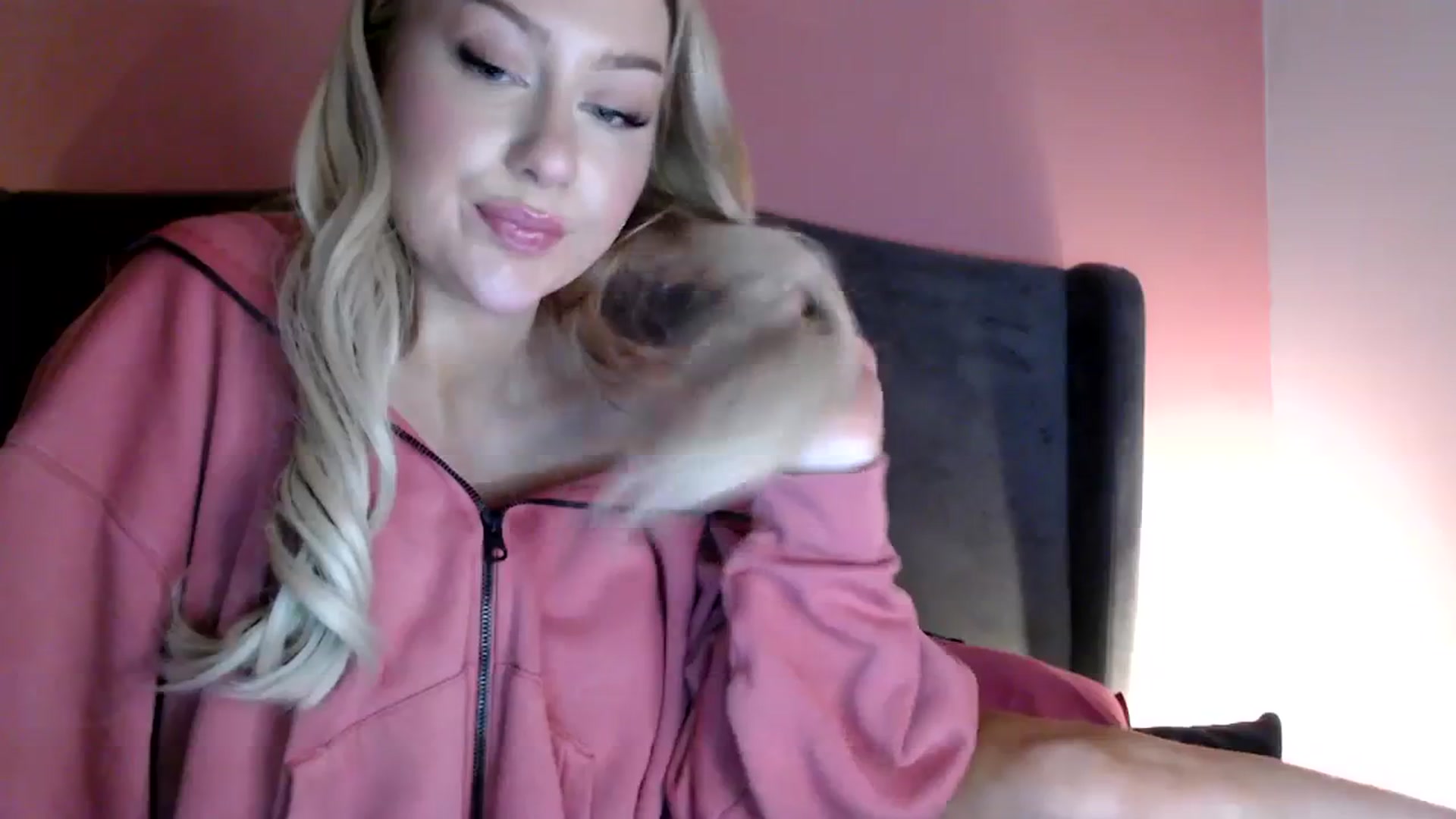 Gallery image thumbnail from PetiteAvax's myfreecams stream on, 12/23/2023, 19:40 image 9 of 20