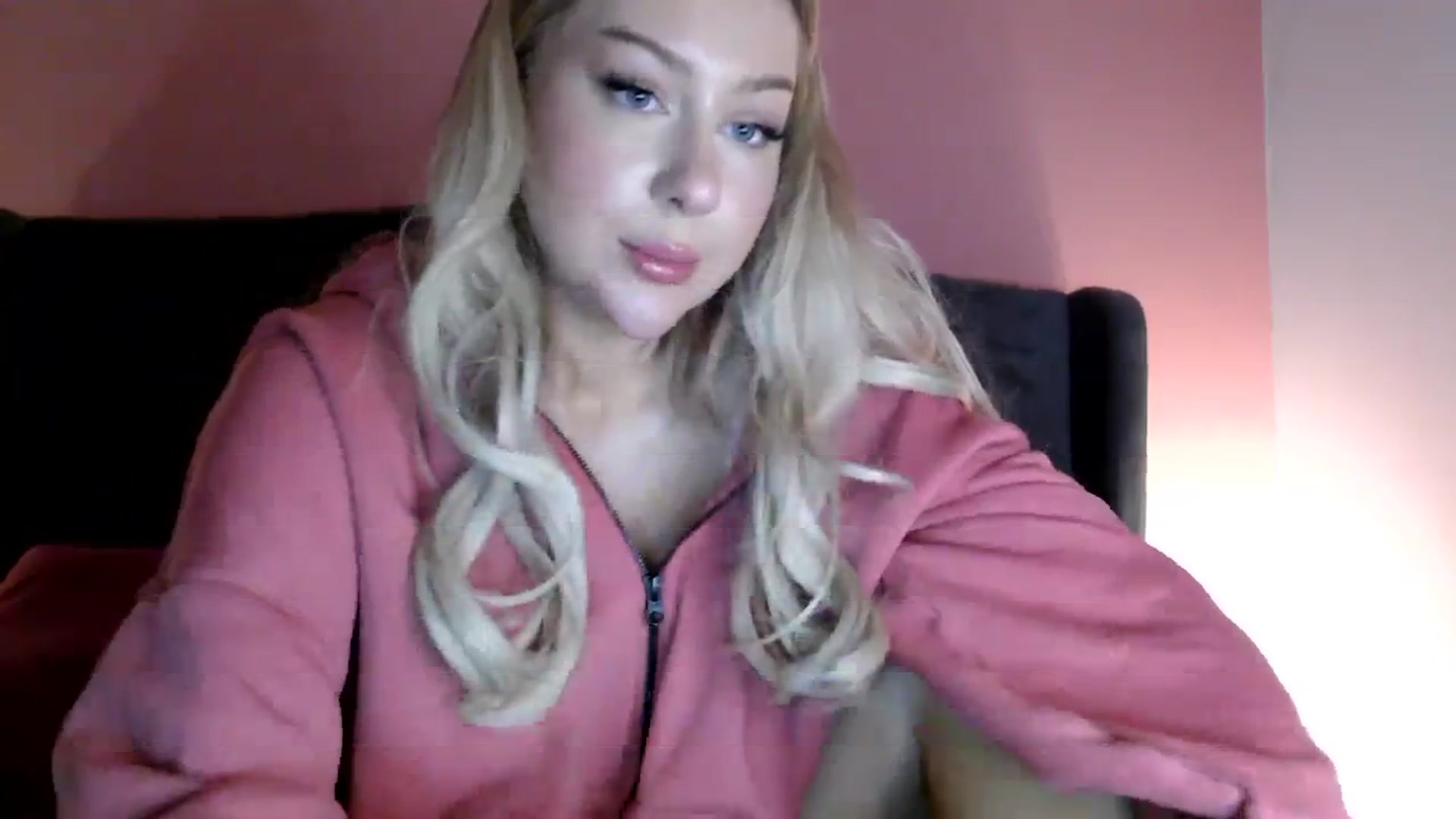 Gallery image thumbnail from PetiteAvax's myfreecams stream on, 12/23/2023, 19:40 image 16 of 20