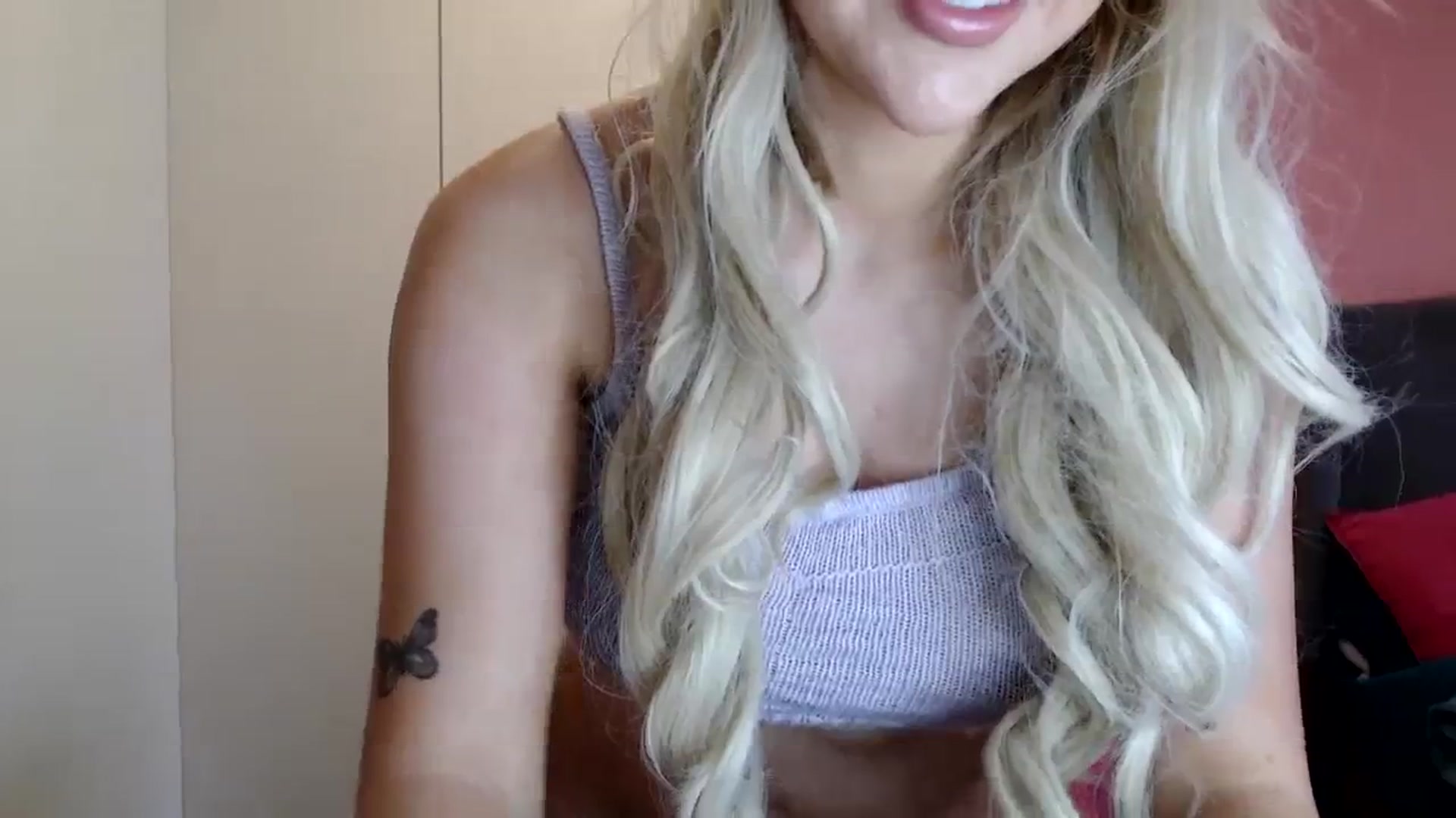 Gallery image thumbnail from PetiteAvax's myfreecams stream on, 12/24/2023, 12:18 image 19 of 20