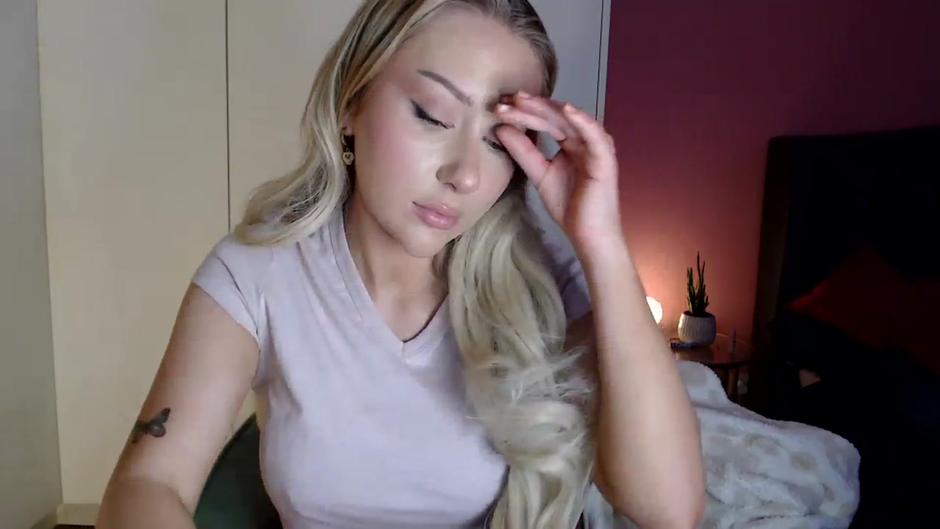 Gallery image thumbnail from PetiteAvax's myfreecams stream on, 12/27/2023, 17:57 image 17 of 20