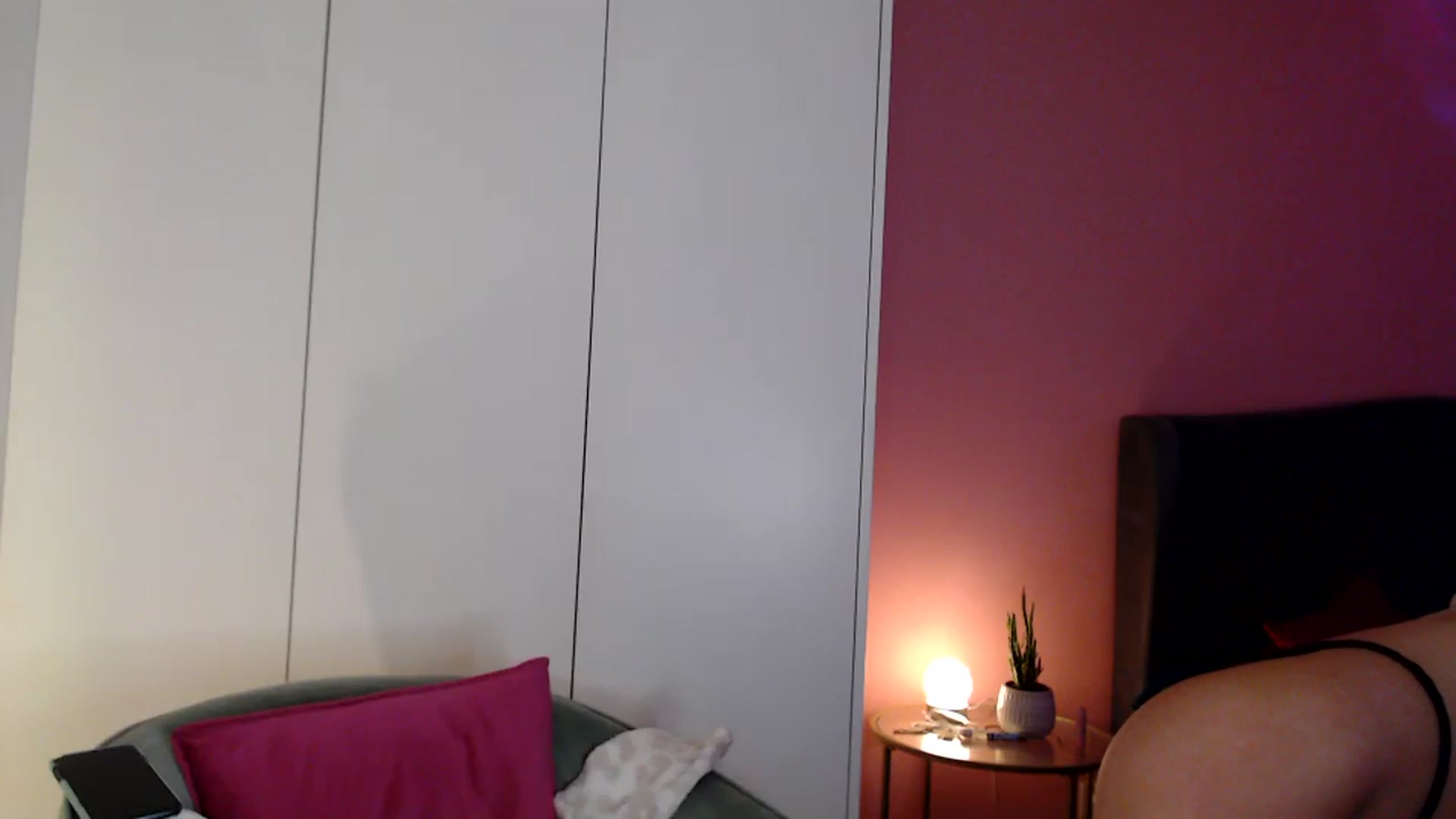 Gallery image thumbnail from PetiteAvax's myfreecams stream on, 12/27/2023, 19:00 image 5 of 20