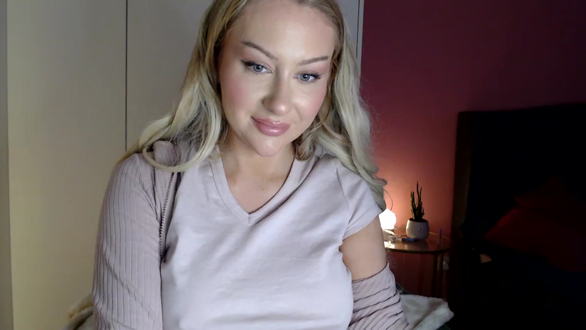 Gallery image thumbnail from PetiteAvax's myfreecams stream on, 12/27/2023, 19:00 image 12 of 20