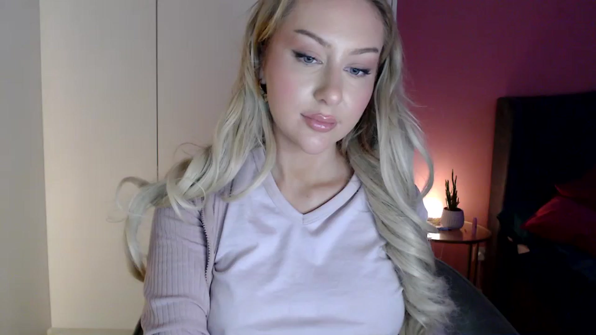 Gallery image thumbnail from PetiteAvax's myfreecams stream on, 12/27/2023, 20:31 image 7 of 20