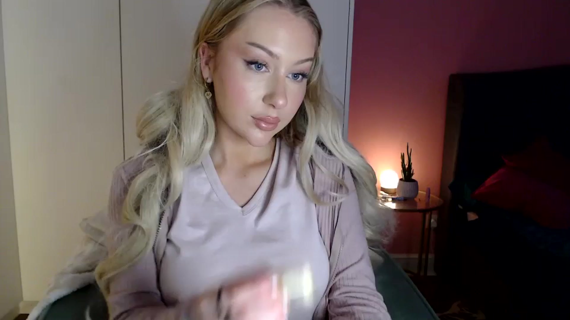 Gallery image thumbnail from PetiteAvax's myfreecams stream on, 12/27/2023, 20:31 image 1 of 20