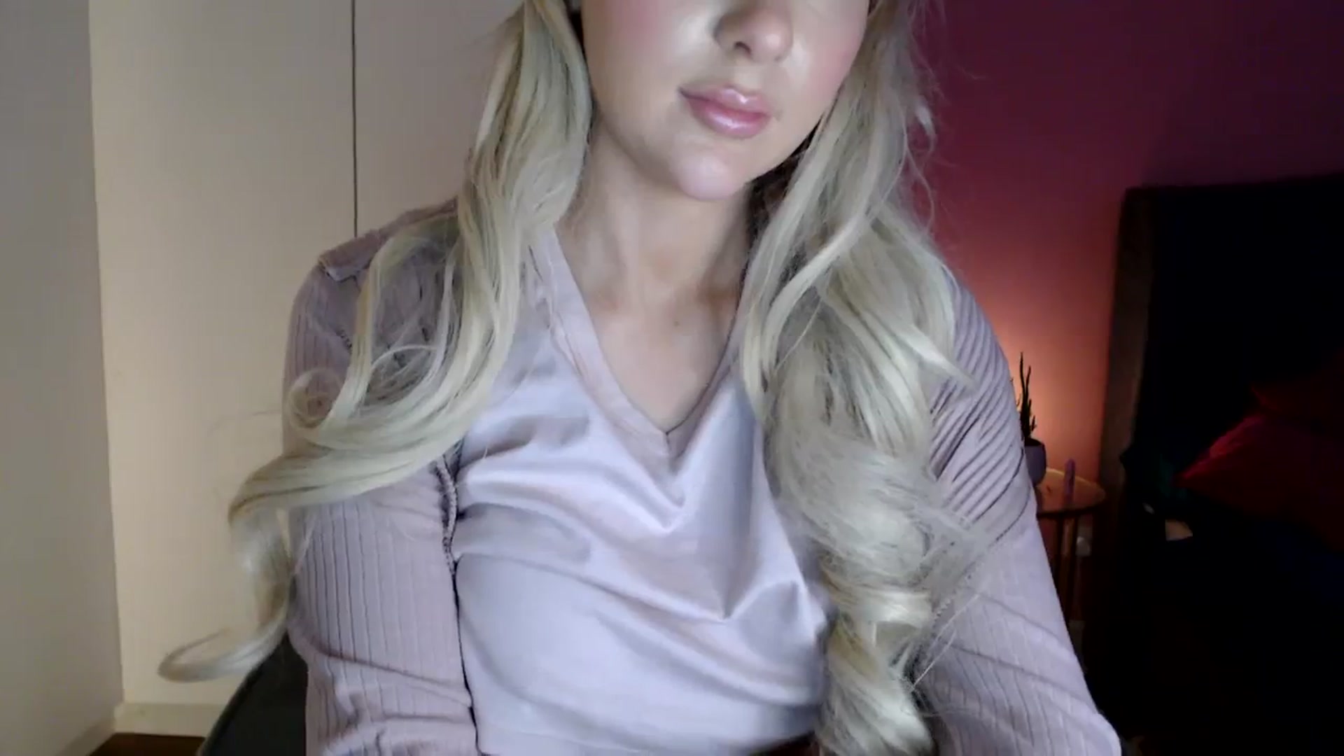 Gallery image thumbnail from PetiteAvax's myfreecams stream on, 12/27/2023, 20:49 image 10 of 20