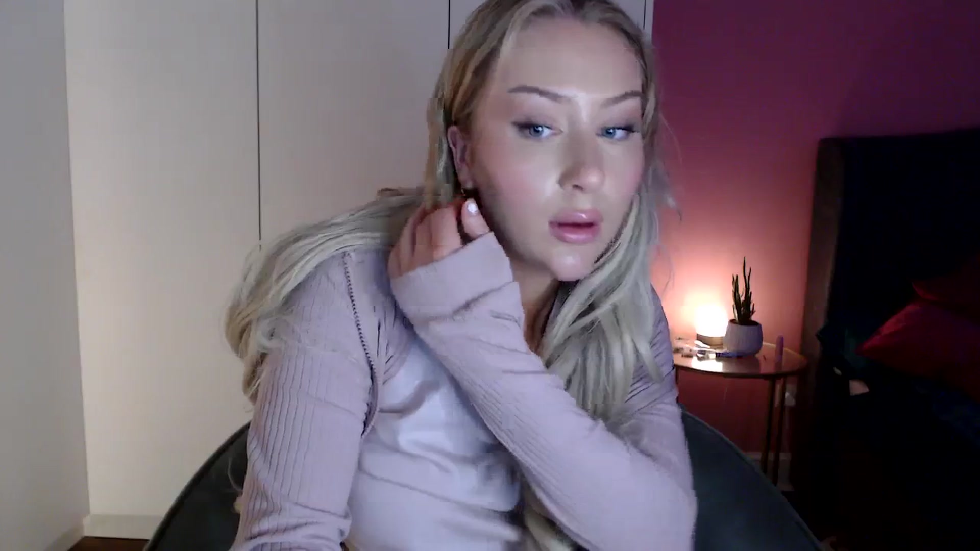 Gallery image thumbnail from PetiteAvax's myfreecams stream on, 12/27/2023, 20:49 image 11 of 20
