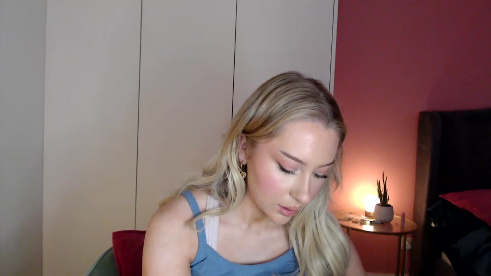 Gallery image thumbnail from PetiteAvax's myfreecams stream on, 12/28/2023, 21:40 image 11 of 20