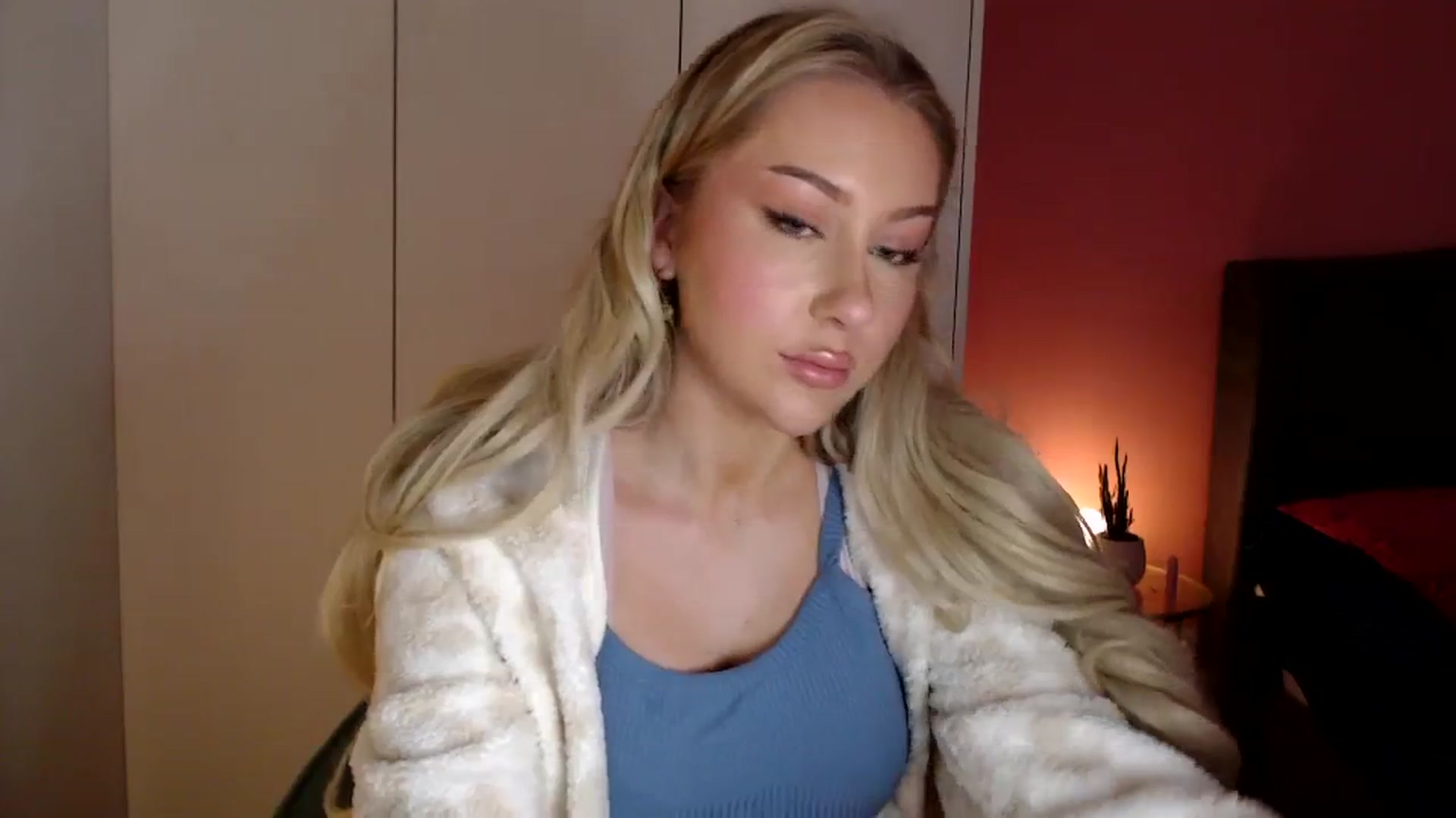 Gallery image thumbnail from PetiteAvax's myfreecams stream on, 12/28/2023, 21:40 image 15 of 20