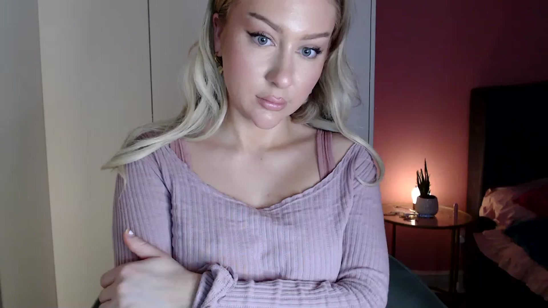 Gallery image thumbnail from PetiteAvax's myfreecams stream on, 12/29/2023, 17:44 image 15 of 20