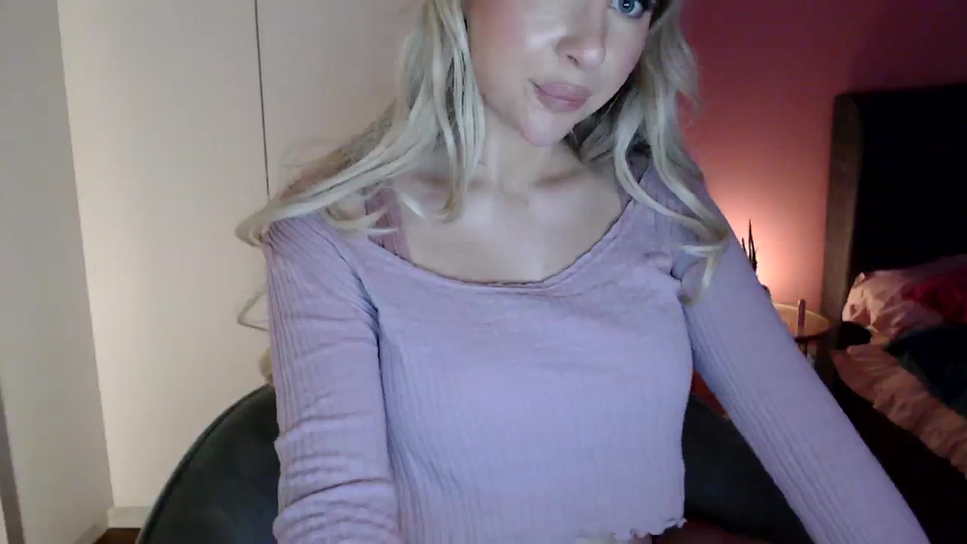 Gallery image thumbnail from PetiteAvax's myfreecams stream on, 12/29/2023, 17:44 image 6 of 20