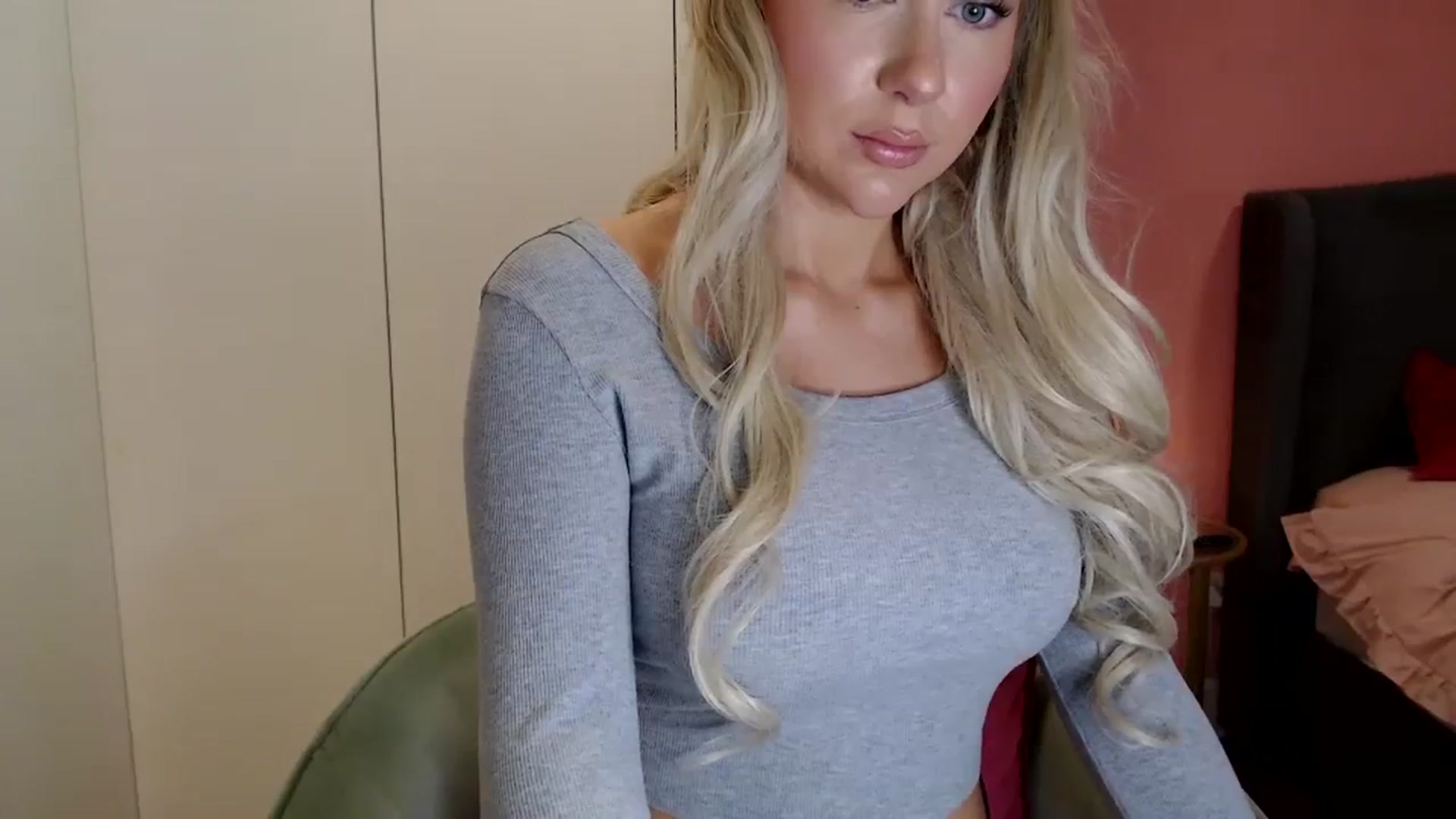 Gallery image thumbnail from PetiteAvax's myfreecams stream on, 12/30/2023, 15:54 image 19 of 20