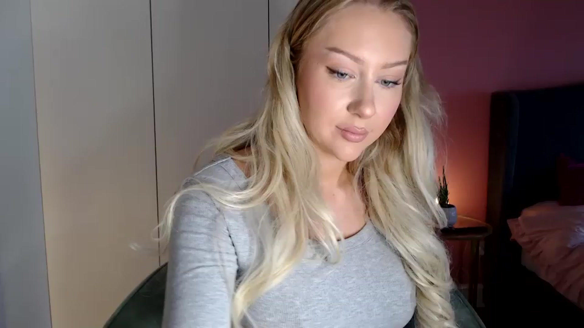Gallery image thumbnail from PetiteAvax's myfreecams stream on, 12/30/2023, 15:54 image 1 of 20