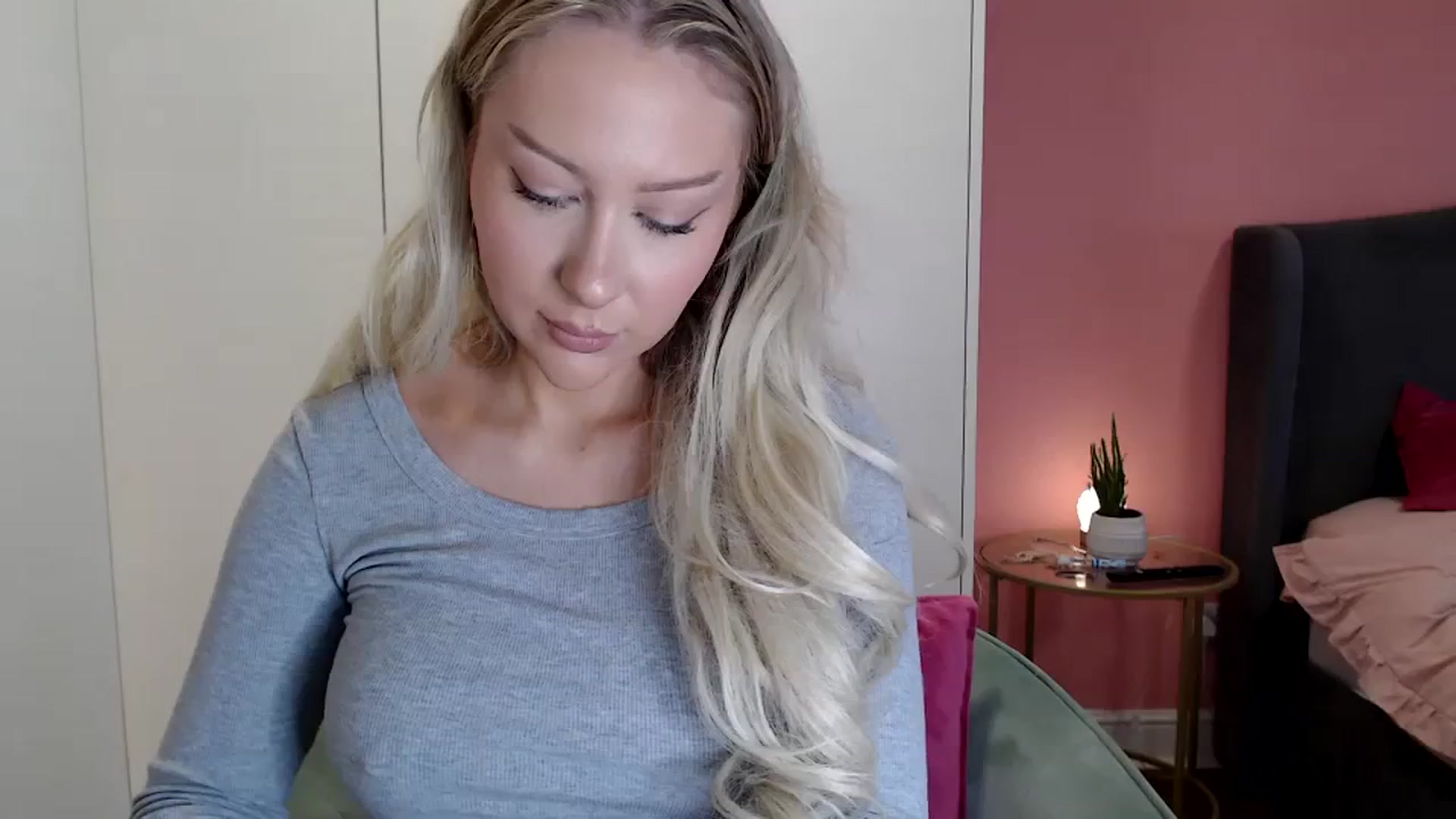 Gallery image thumbnail from PetiteAvax's myfreecams stream on, 12/30/2023, 15:54 image 6 of 20