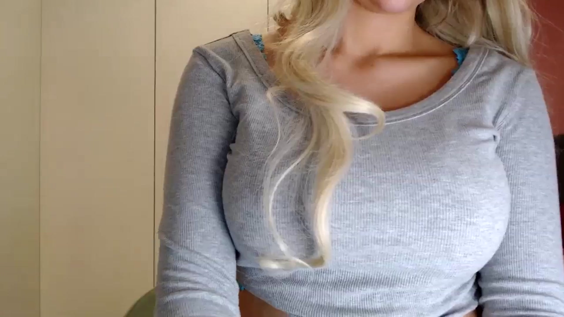 Gallery image thumbnail from PetiteAvax's myfreecams stream on, 12/30/2023, 18:22 image 17 of 20