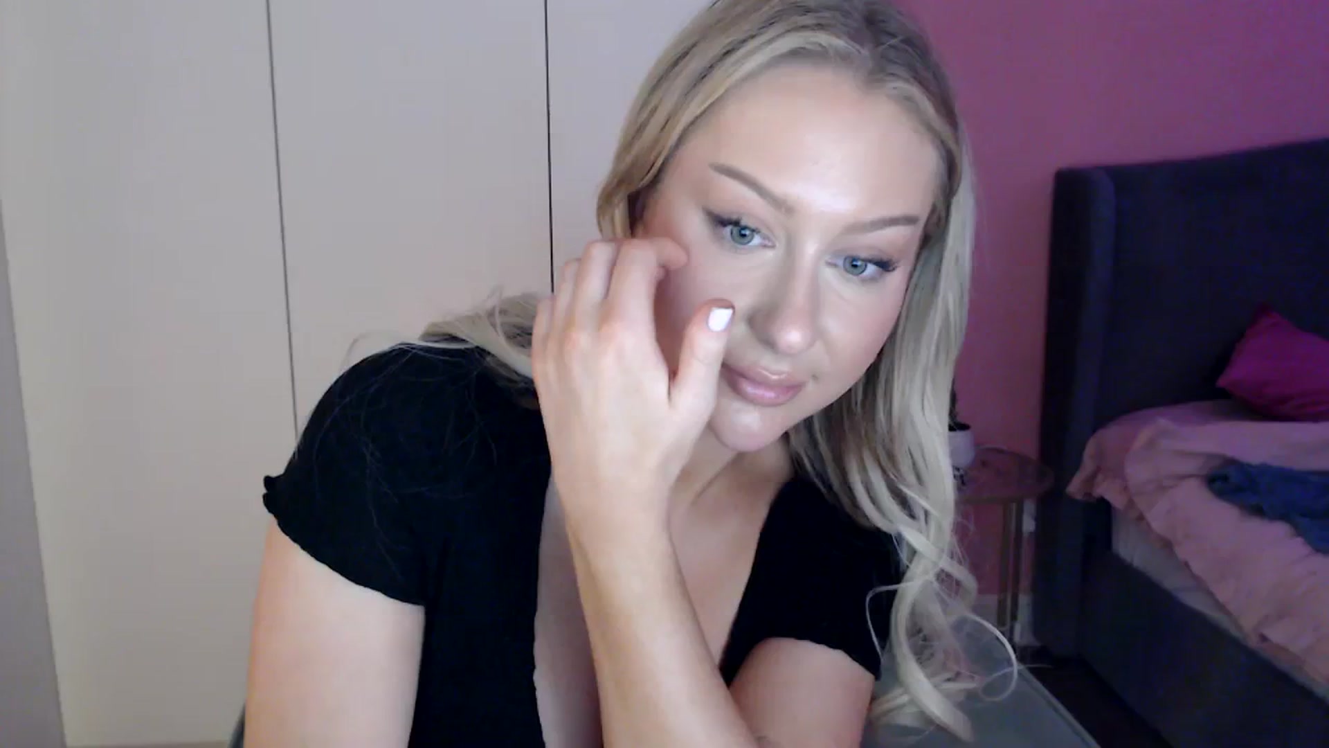 Gallery image thumbnail from PetiteAvax's myfreecams stream on, 01/01/2024, 21:59 image 1 of 20