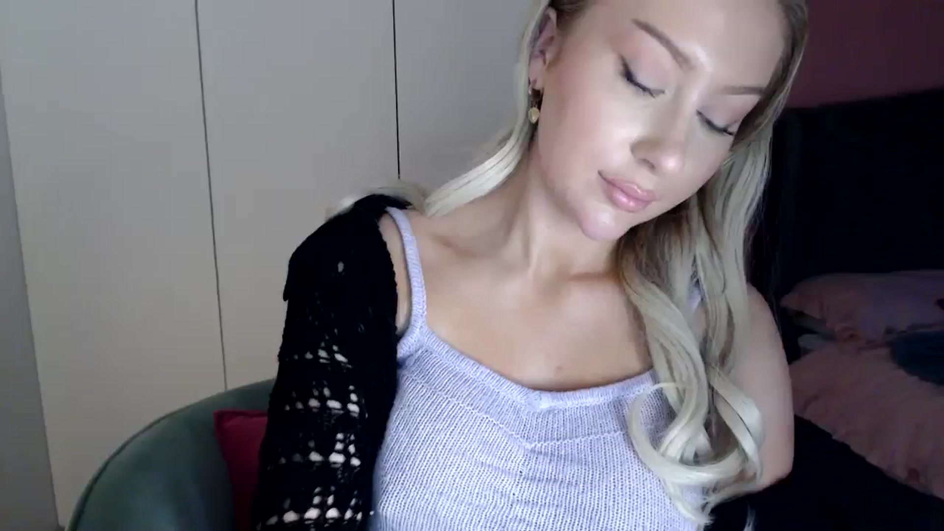 Gallery image thumbnail from PetiteAvax's myfreecams stream on, 01/02/2024, 16:19 image 16 of 20