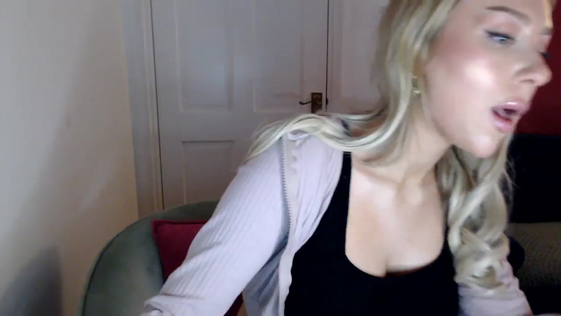 Gallery image thumbnail from PetiteAvax's myfreecams stream on, 01/03/2024, 15:21 image 15 of 20