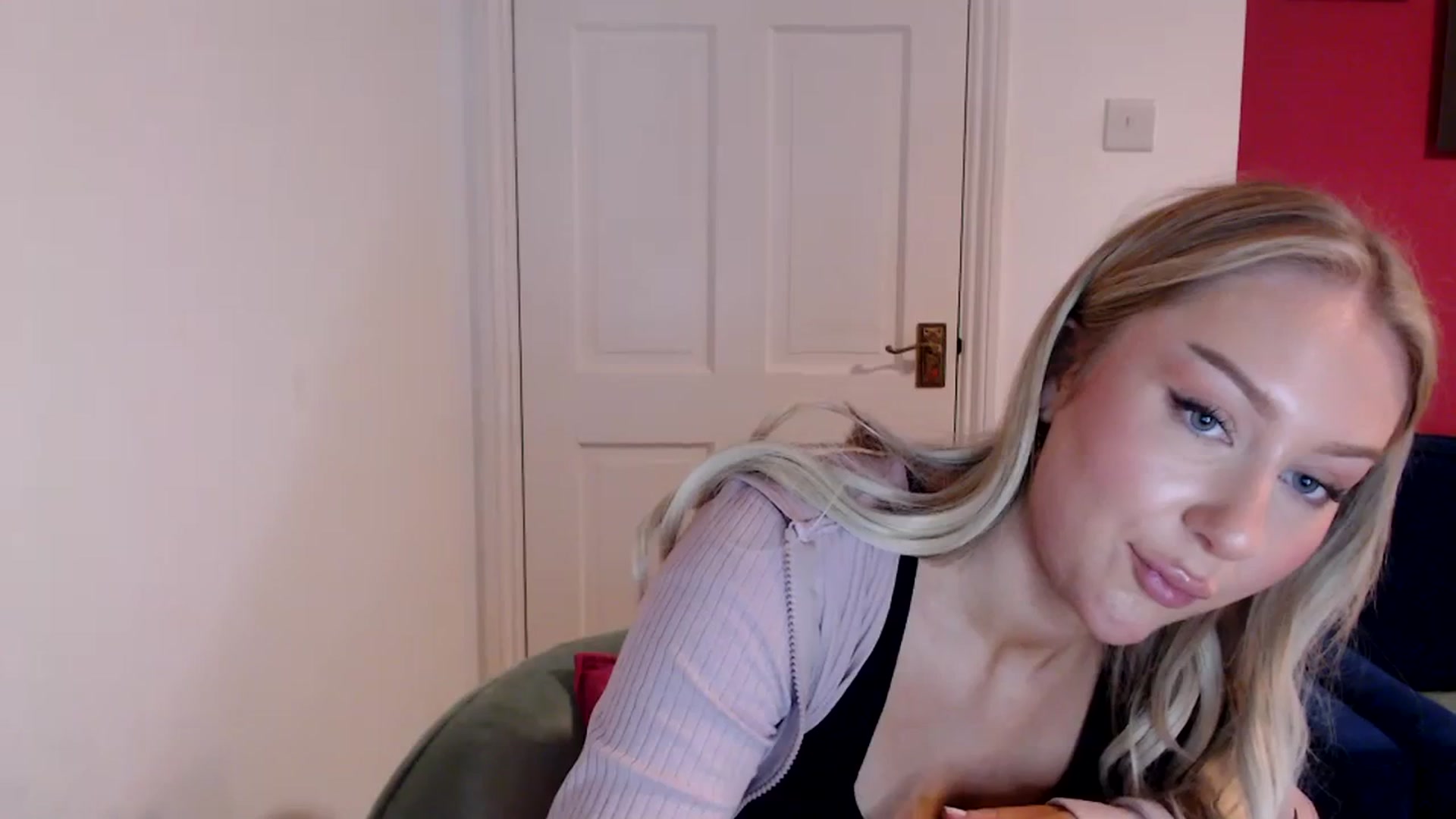 Gallery image thumbnail from PetiteAvax's myfreecams stream on, 01/03/2024, 15:21 image 12 of 20