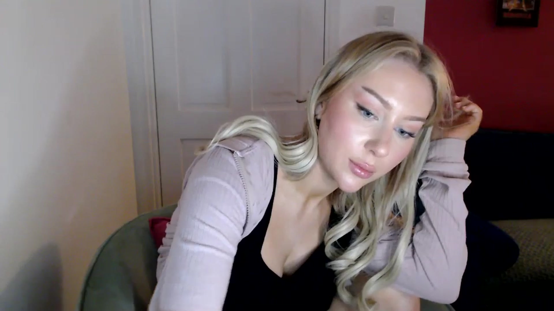 Gallery image thumbnail from PetiteAvax's myfreecams stream on, 01/03/2024, 15:21 image 17 of 20