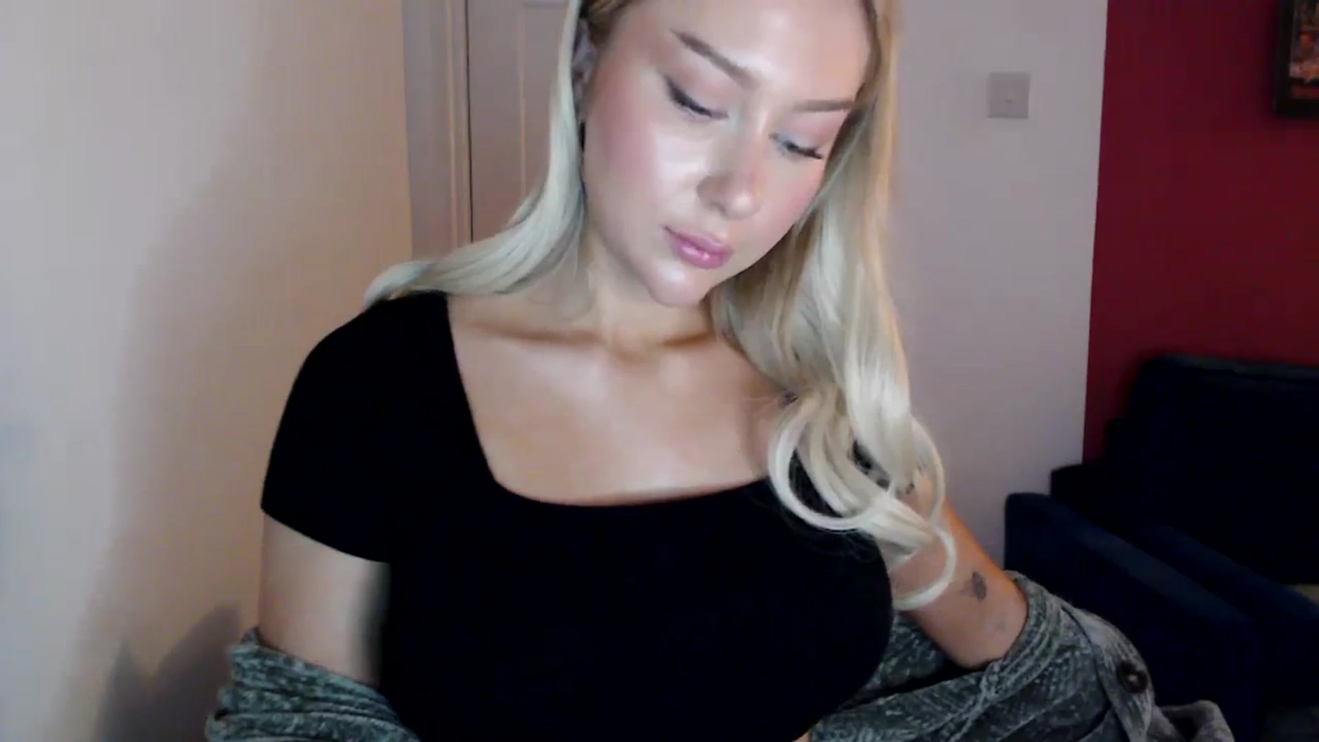 Gallery image thumbnail from PetiteAvax's myfreecams stream on, 01/03/2024, 16:11 image 5 of 20