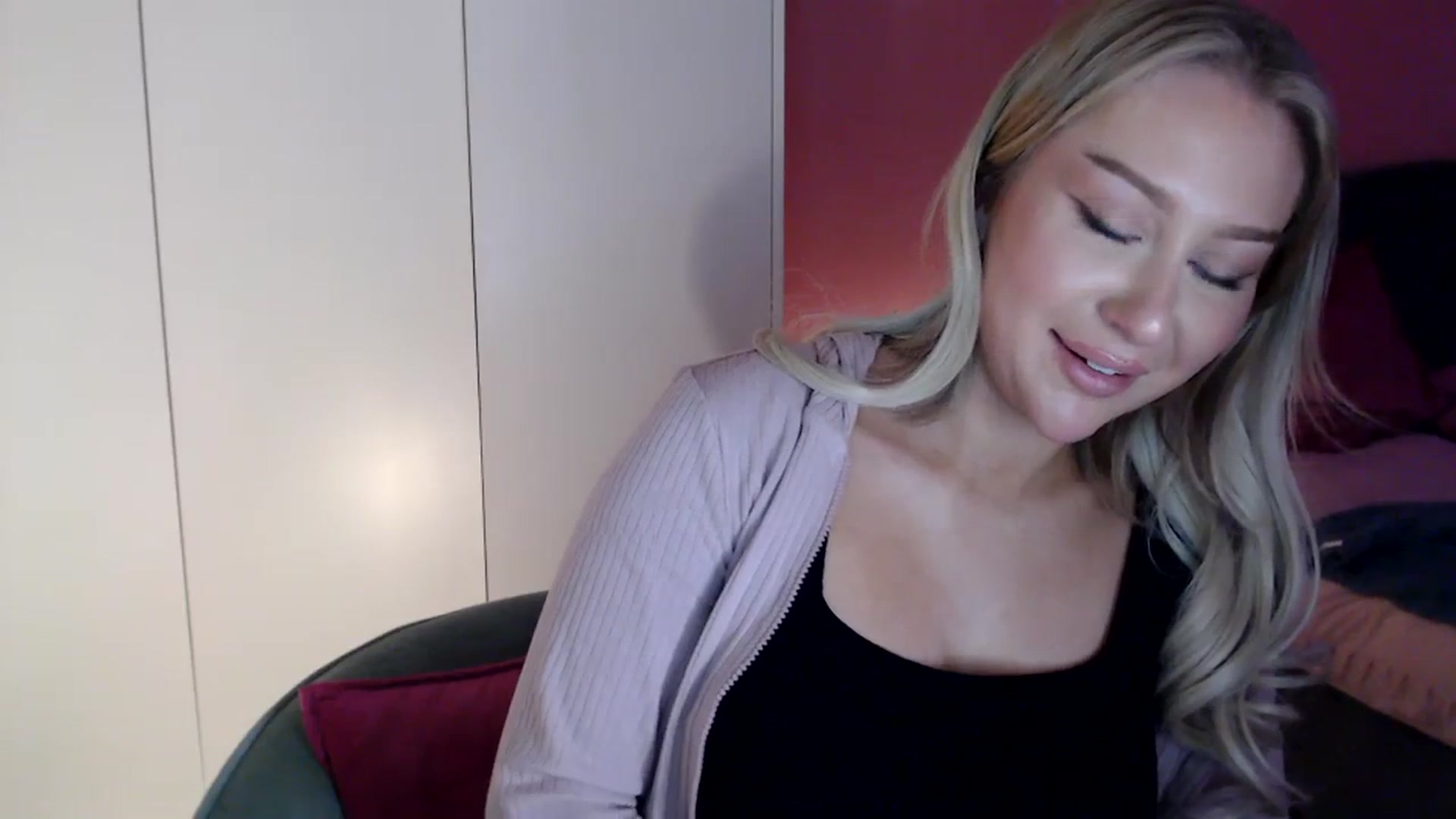 Gallery image thumbnail from PetiteAvax's myfreecams stream on, 01/03/2024, 17:45 image 19 of 20