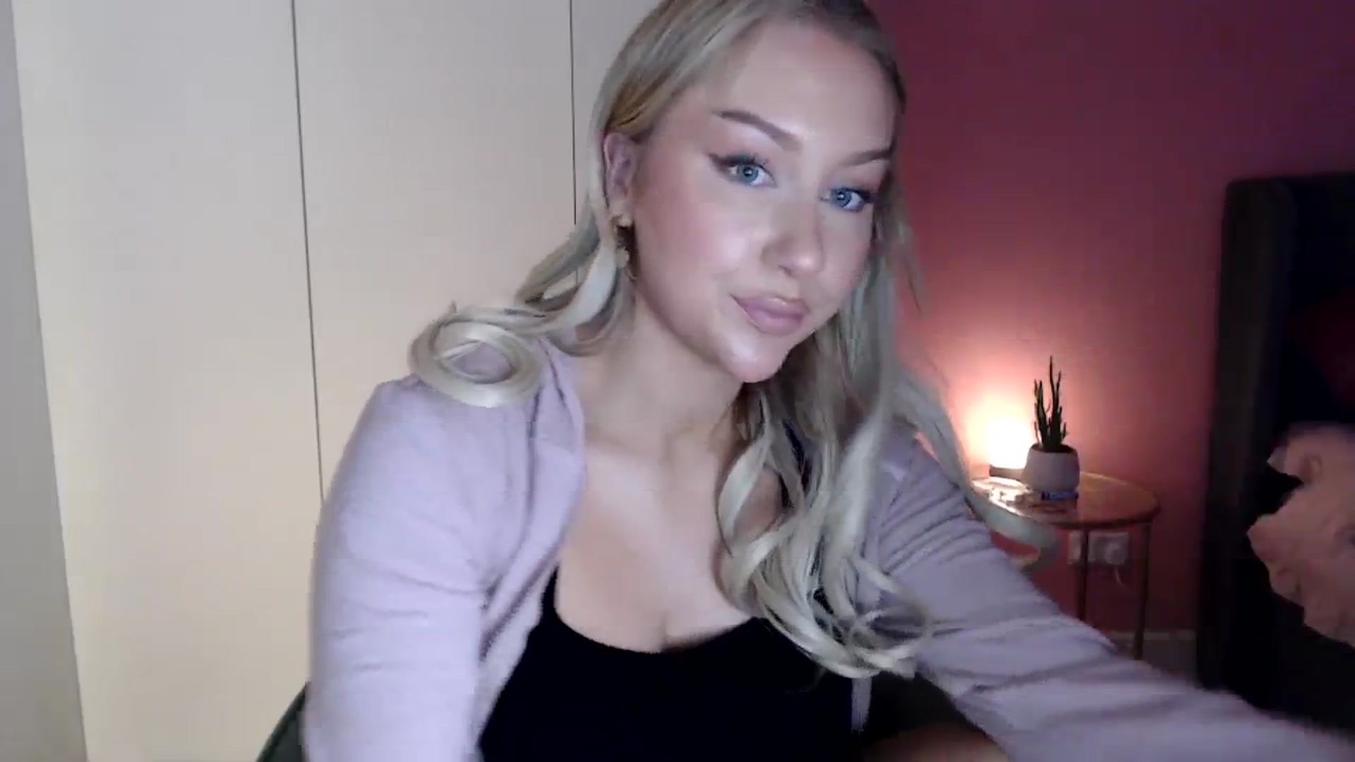 Gallery image thumbnail from PetiteAvax's myfreecams stream on, 01/03/2024, 17:45 image 3 of 20