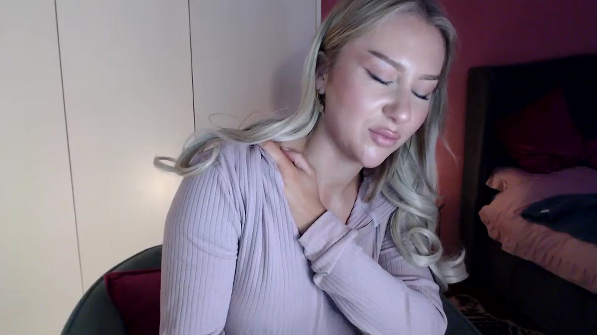 Gallery image thumbnail from PetiteAvax's myfreecams stream on, 01/03/2024, 17:45 image 15 of 20