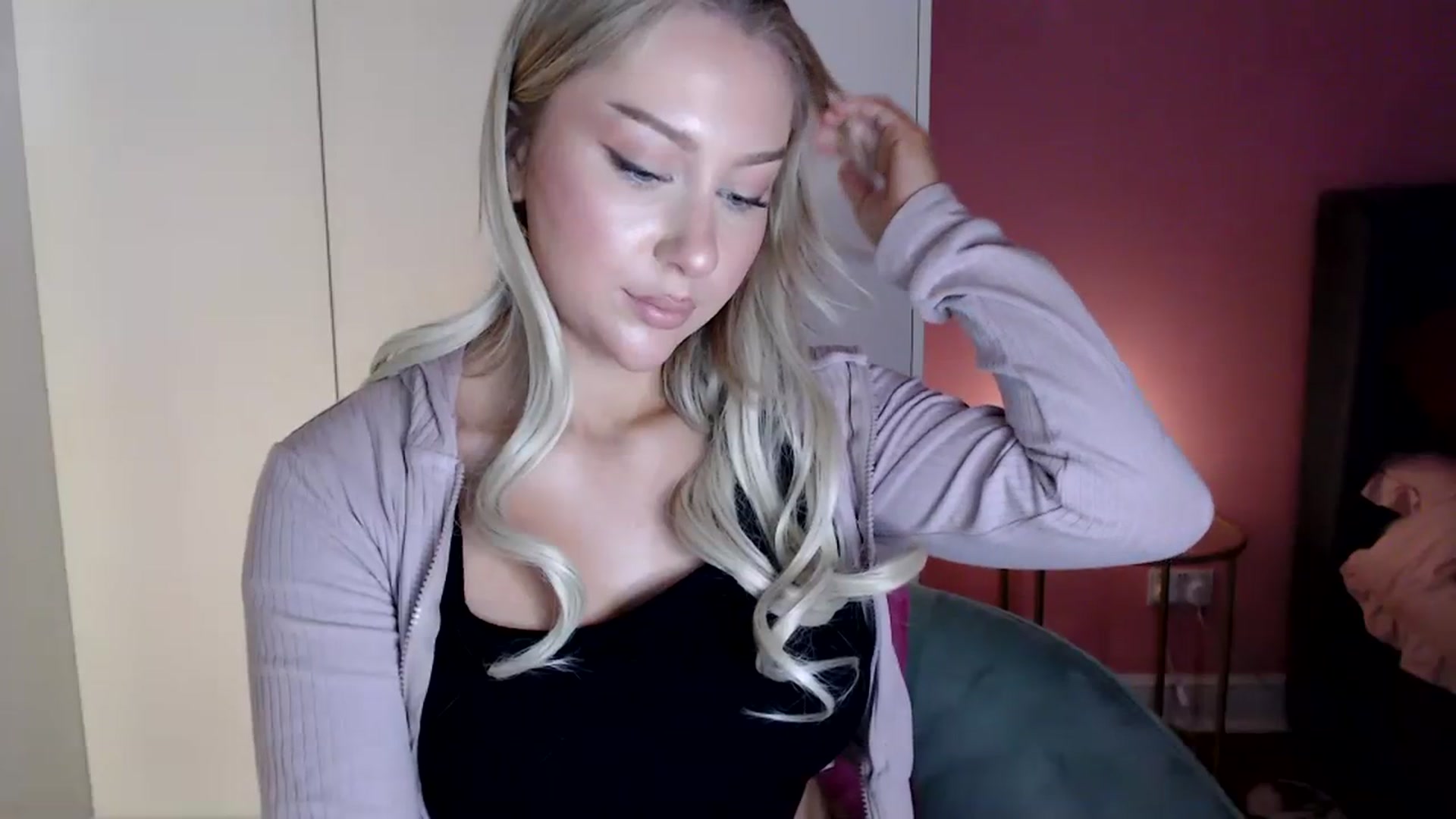 Gallery image thumbnail from PetiteAvax's myfreecams stream on, 01/03/2024, 17:45 image 4 of 20