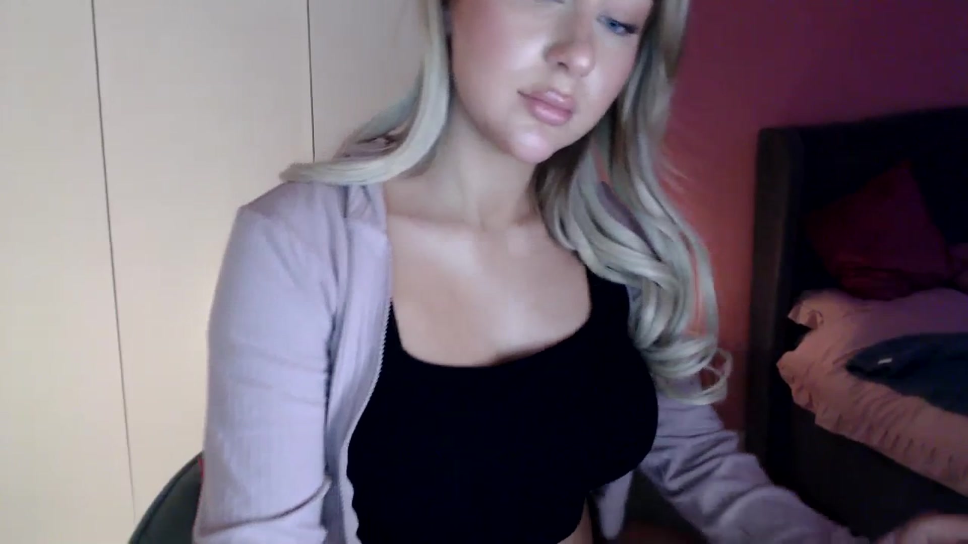 Gallery image thumbnail from PetiteAvax's myfreecams stream on, 01/03/2024, 17:45 image 18 of 20
