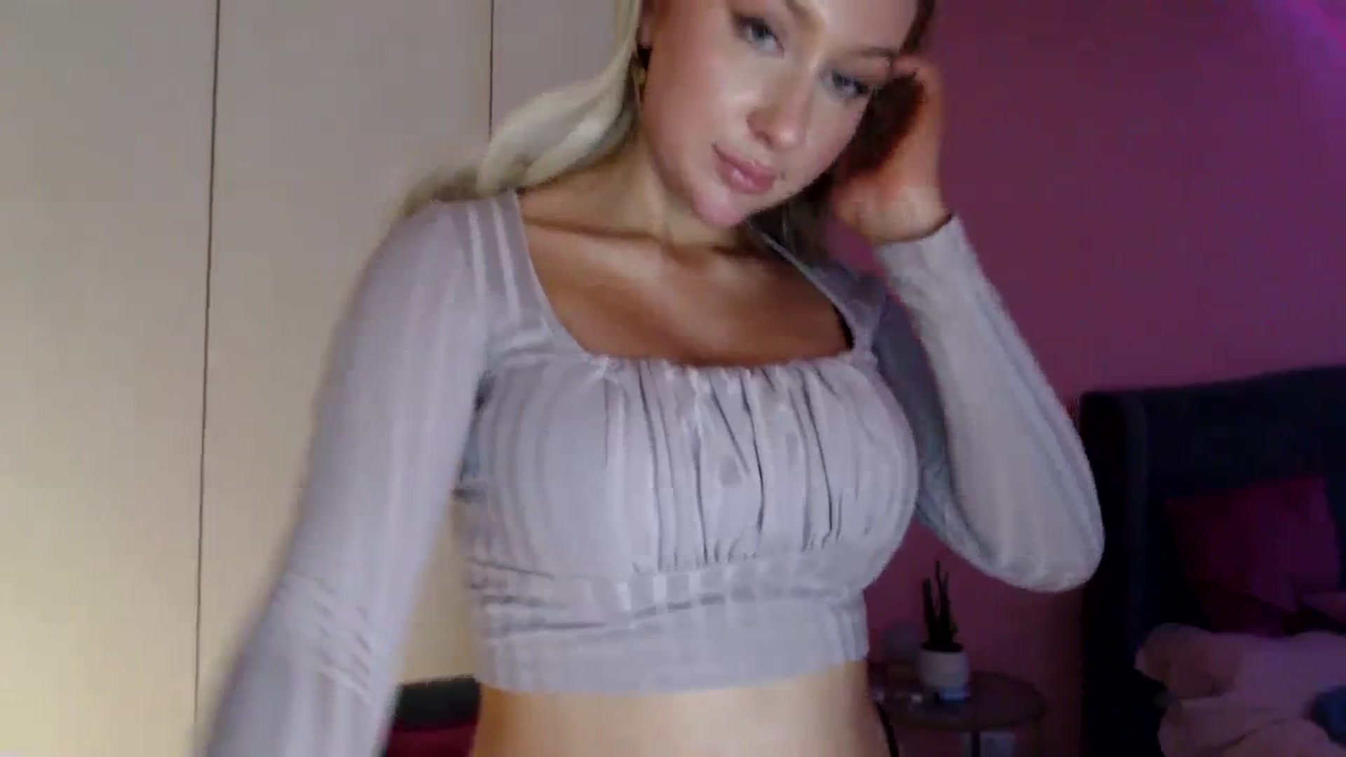 Gallery image thumbnail from PetiteAvax's myfreecams stream on, 01/03/2024, 23:09 image 3 of 20