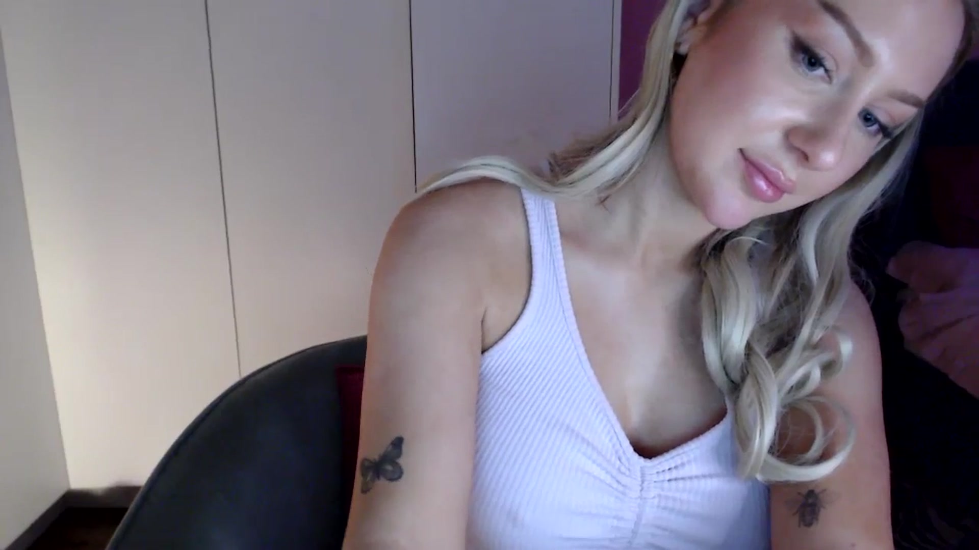 Gallery image thumbnail from PetiteAvax's myfreecams stream on, 01/04/2024, 24:33 image 4 of 20